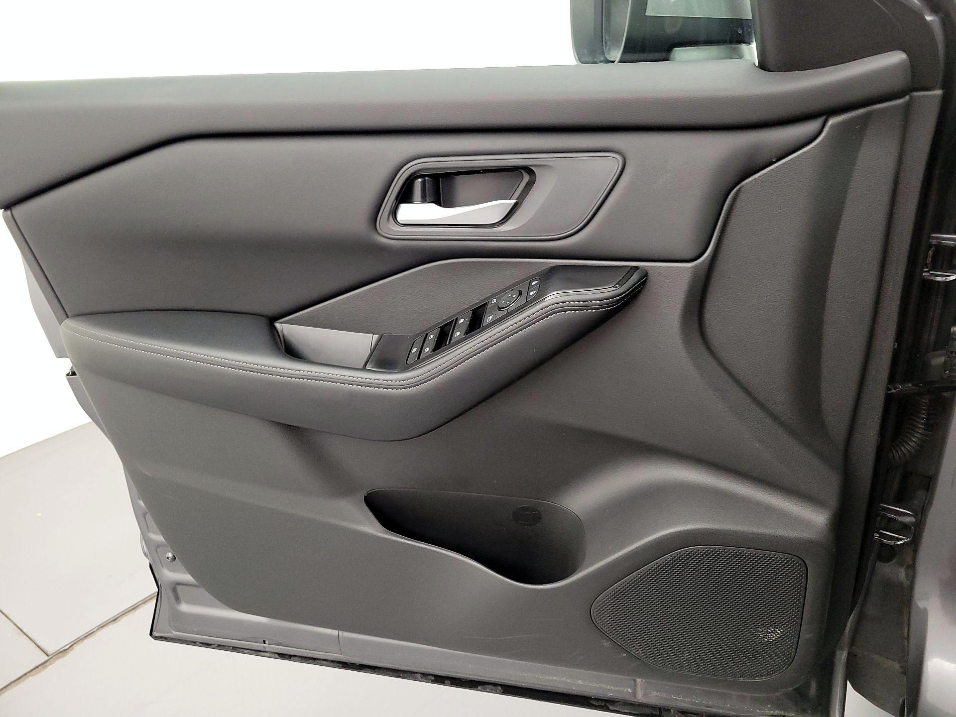 Thumbnail: 2025 Nissan Rogue - 12