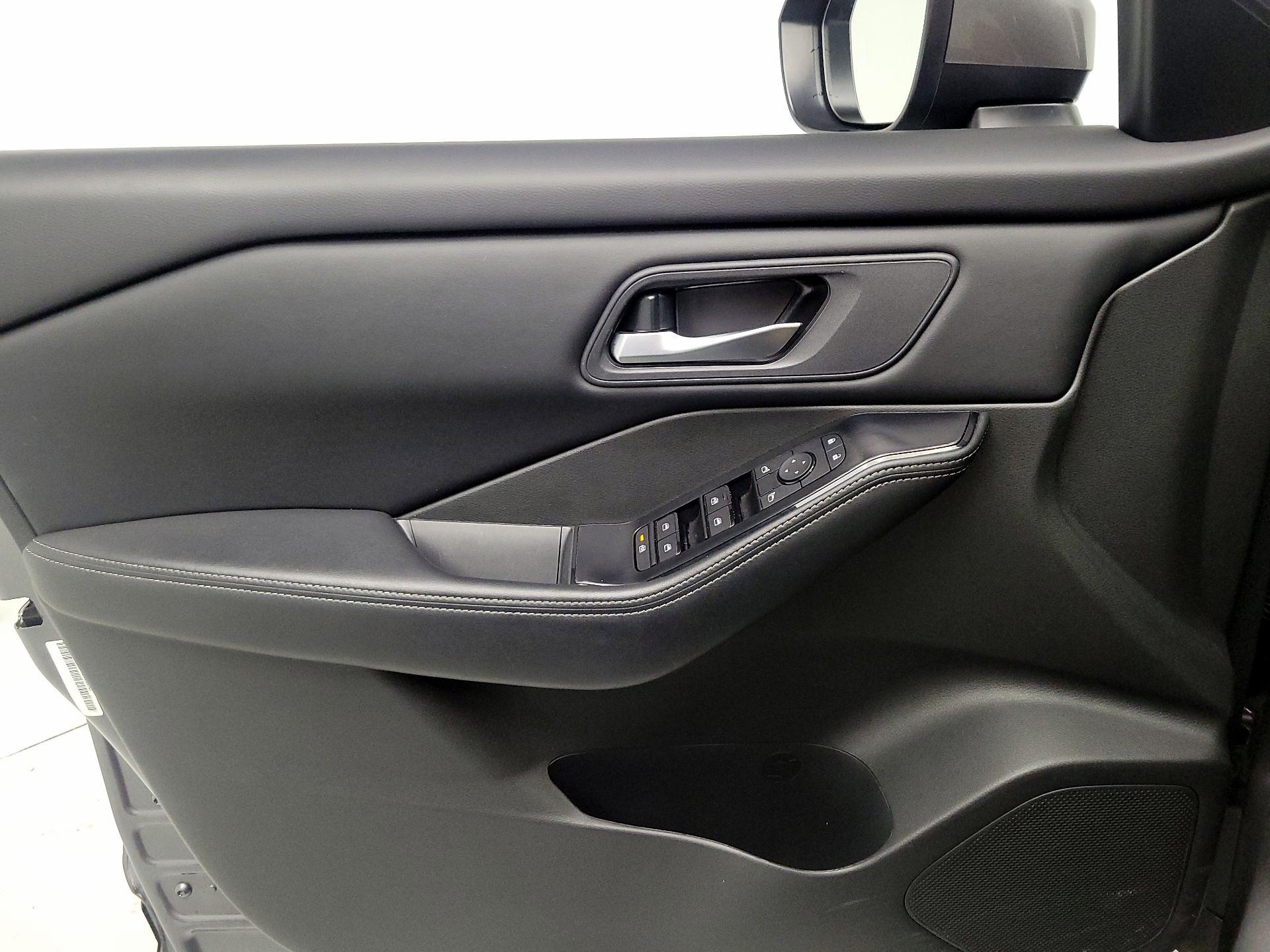 Thumbnail: 2025 Nissan Rogue - 12