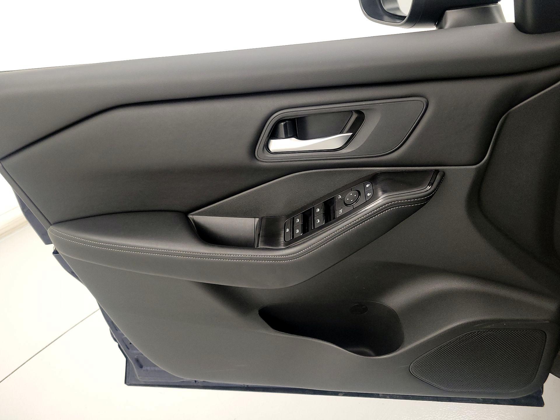 Thumbnail: 2025 Nissan Rogue - 12