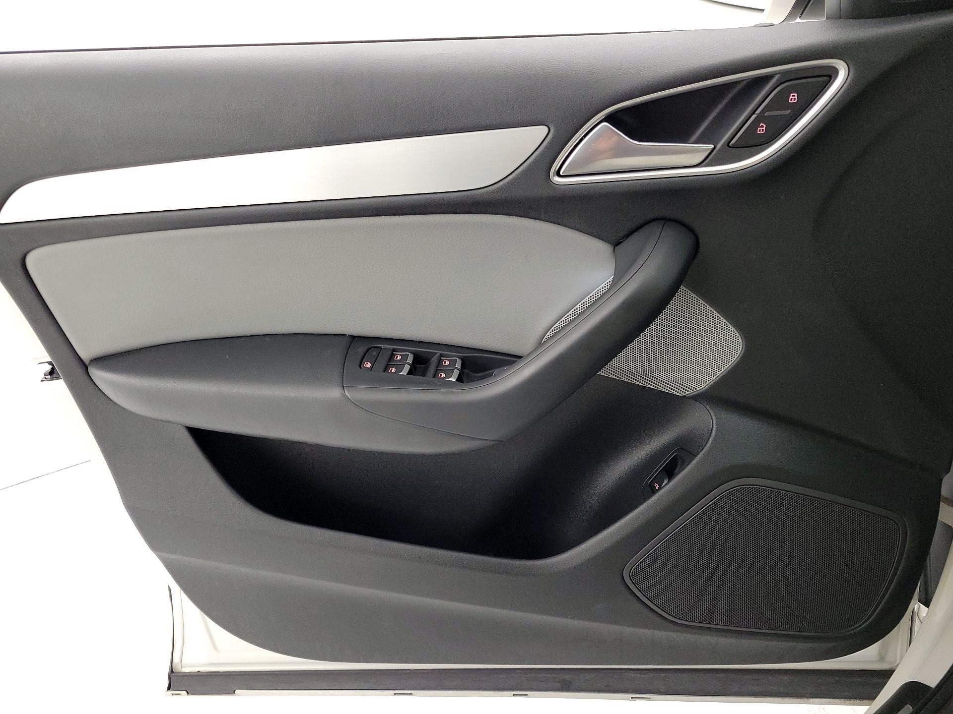 Thumbnail: 2018 Audi Q3 - 12