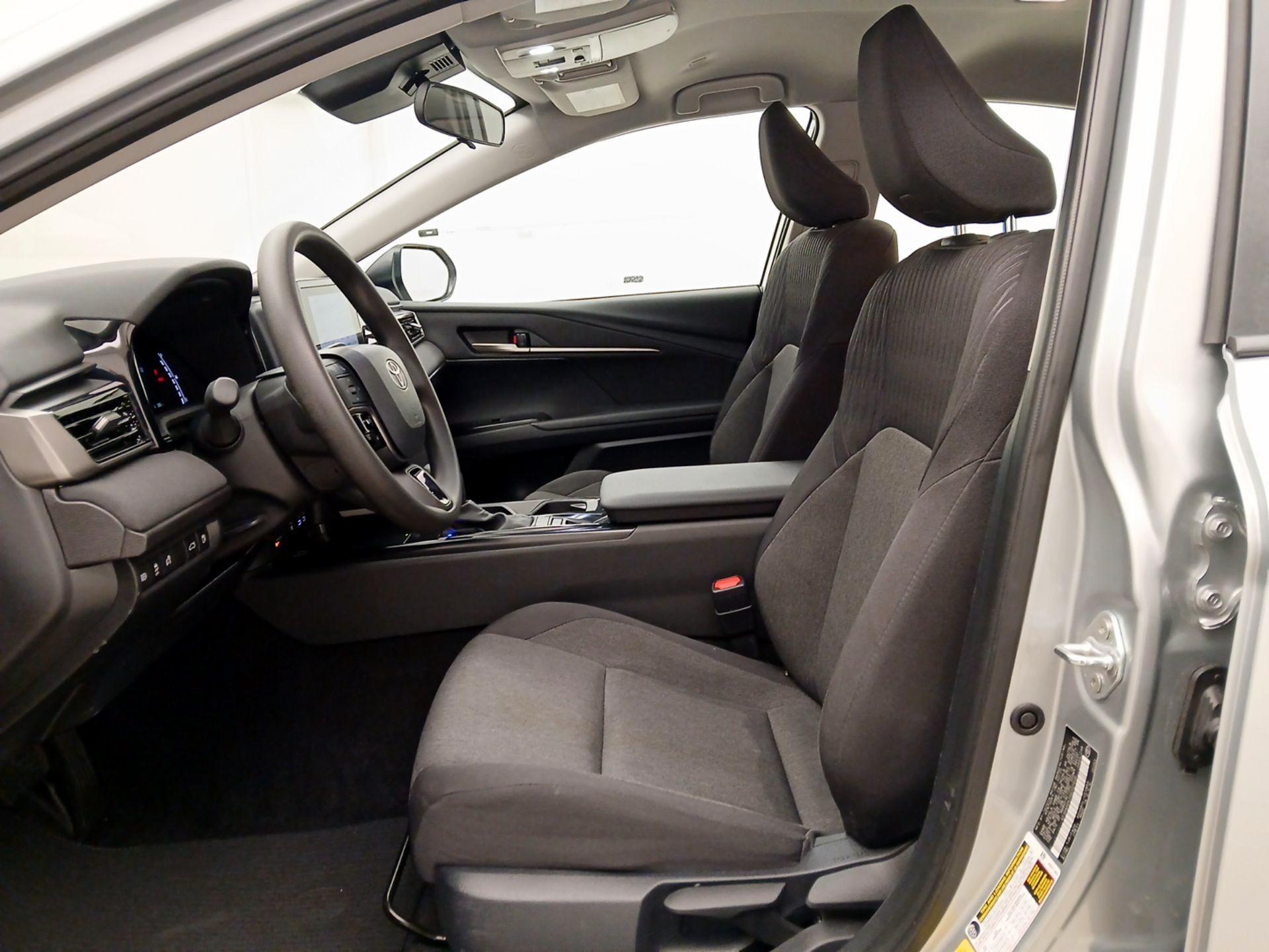 Thumbnail: 2025 Toyota Camry - 11