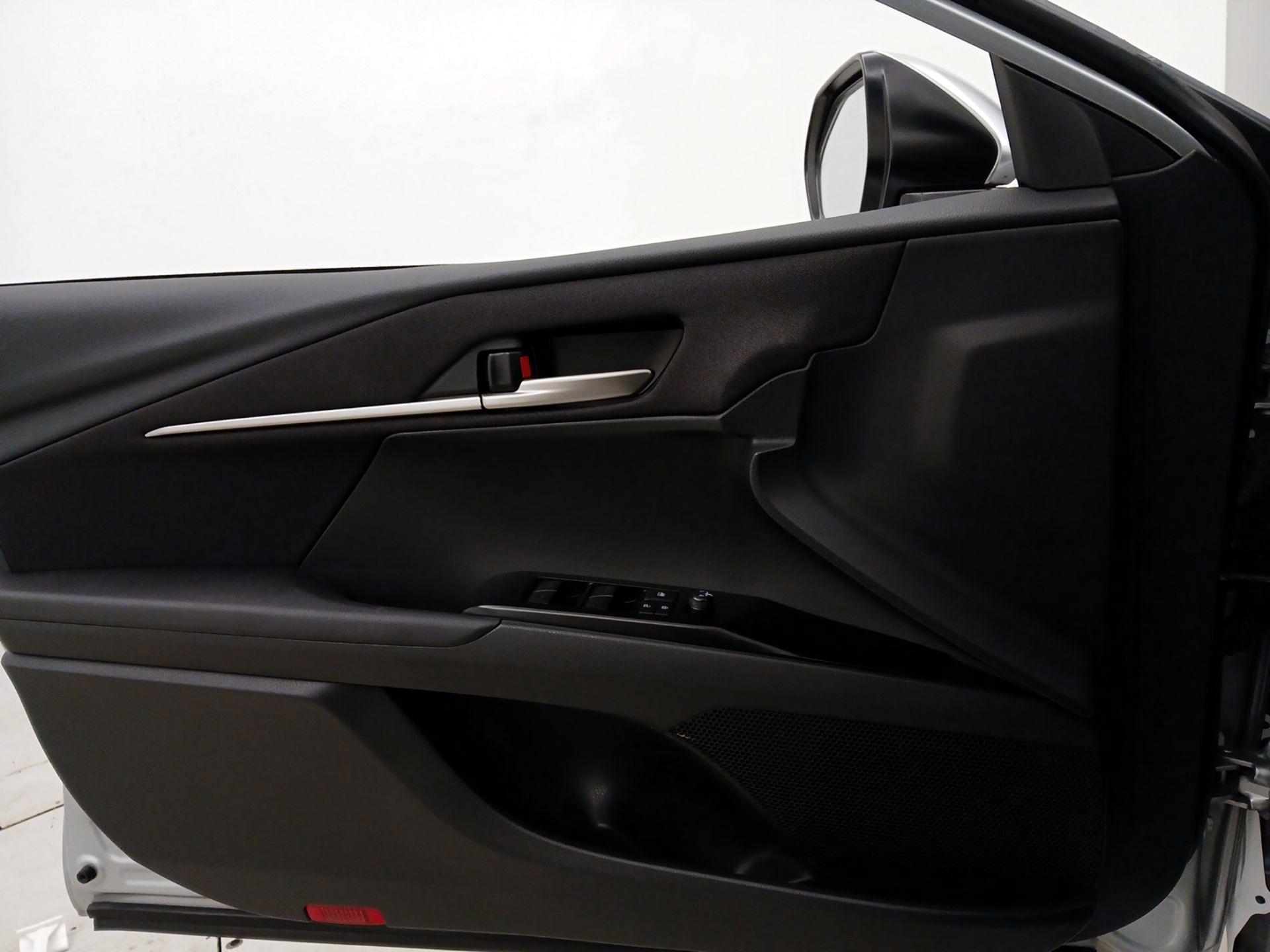 Thumbnail: 2025 Toyota Camry - 12