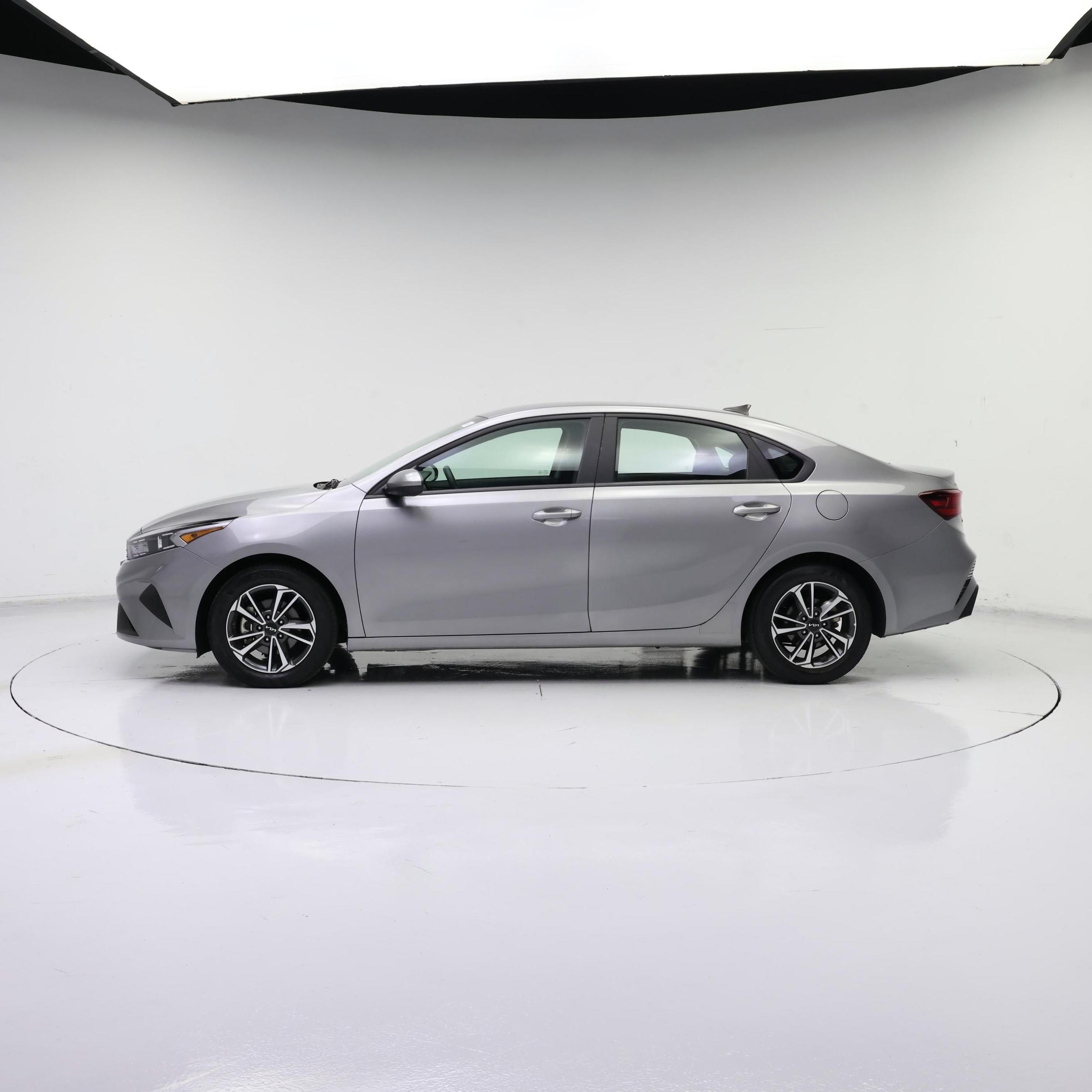 Thumbnail: 2024 Kia Forte - 3