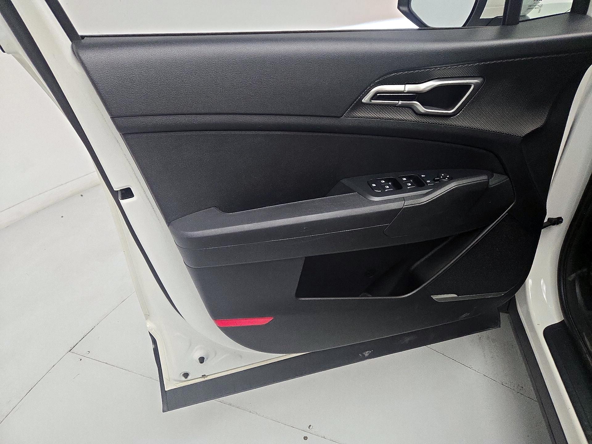 Thumbnail: 2025 Kia Sportage - 12