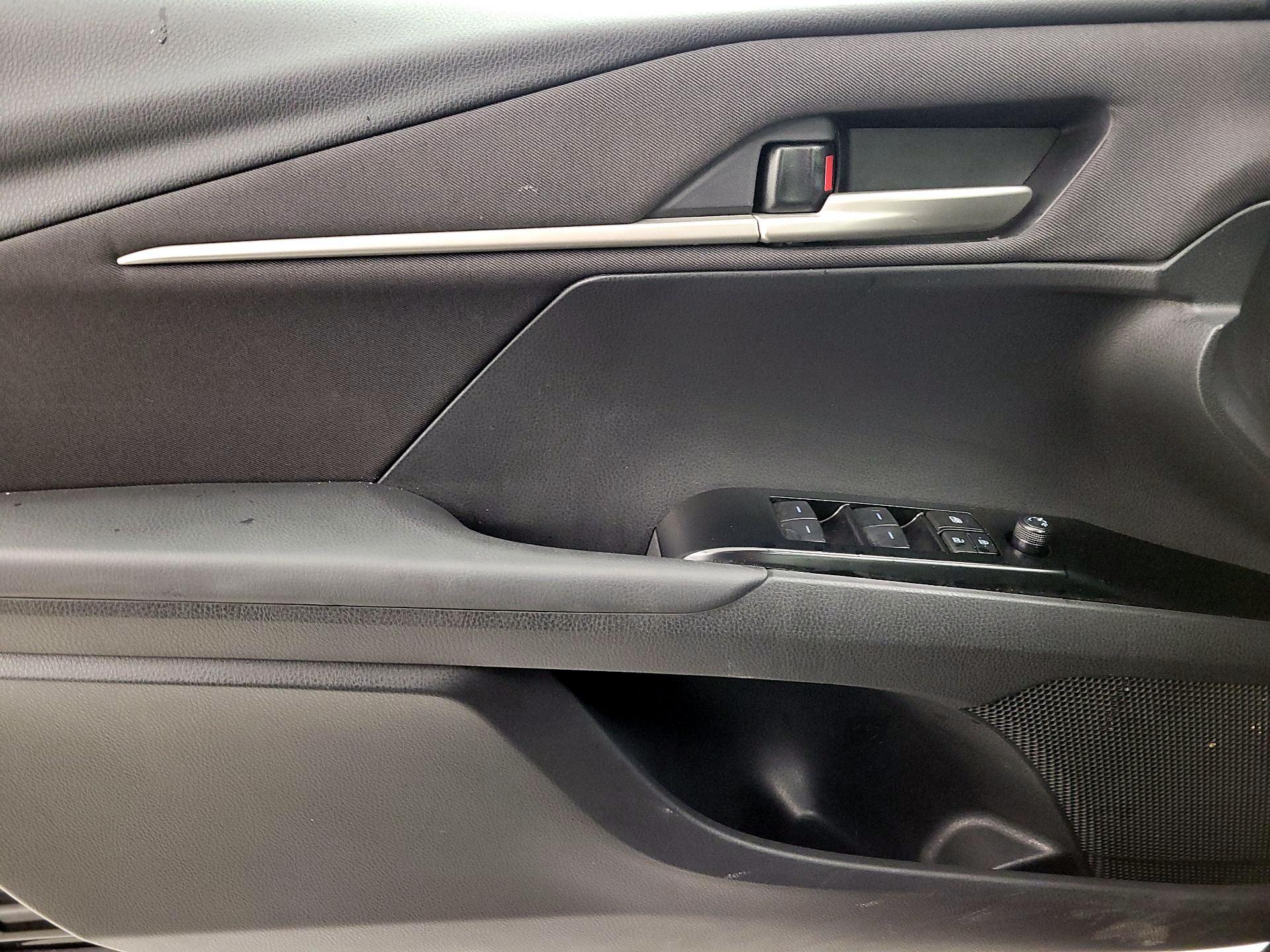 Thumbnail: 2025 Toyota Camry - 12