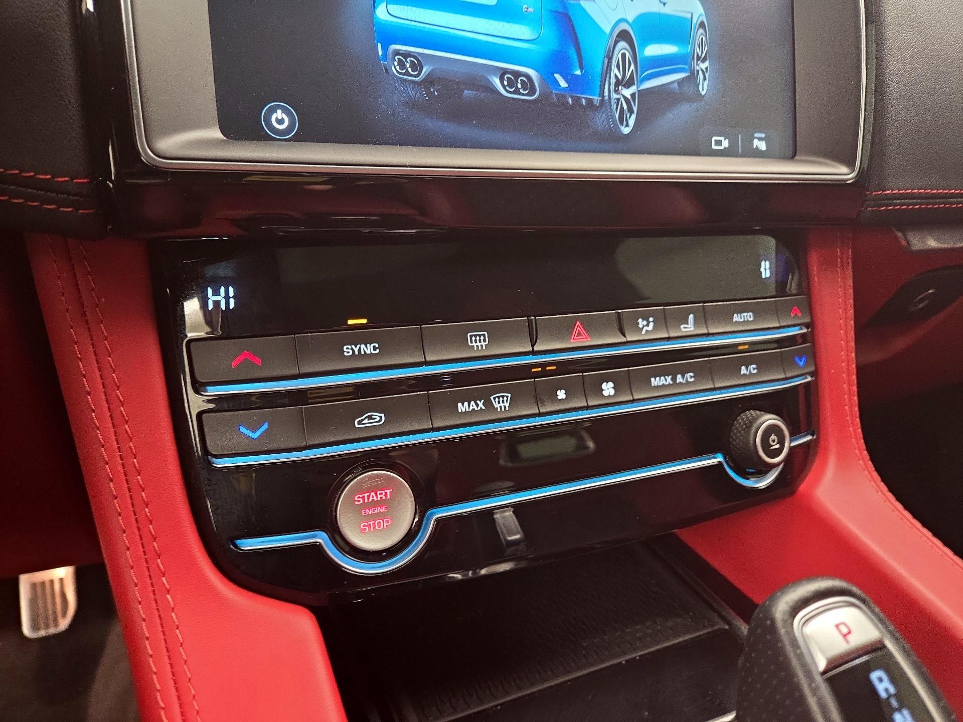 Thumbnail: 2020 Jaguar F-Pace - 17