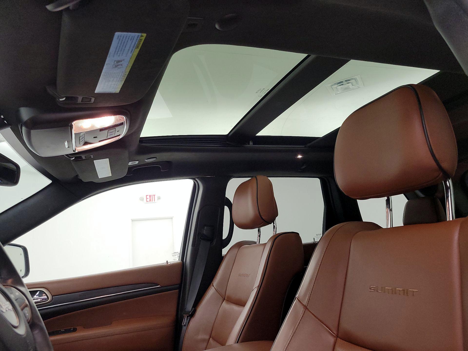 Thumbnail: 2017 Jeep Grand Cherokee - 20