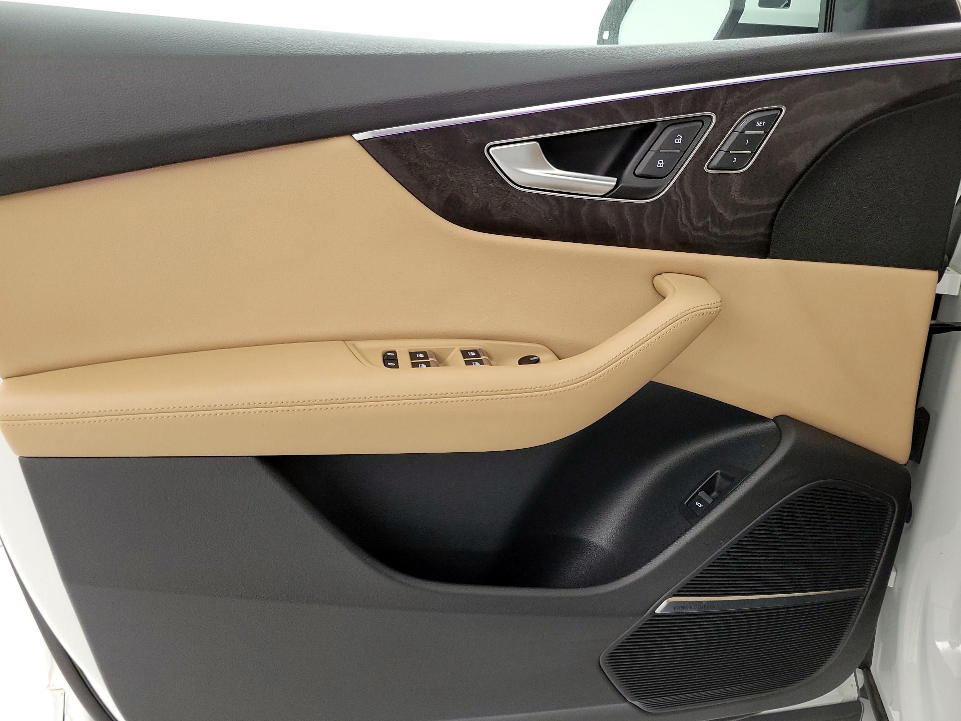 Thumbnail: 2023 Audi Q8 - 12