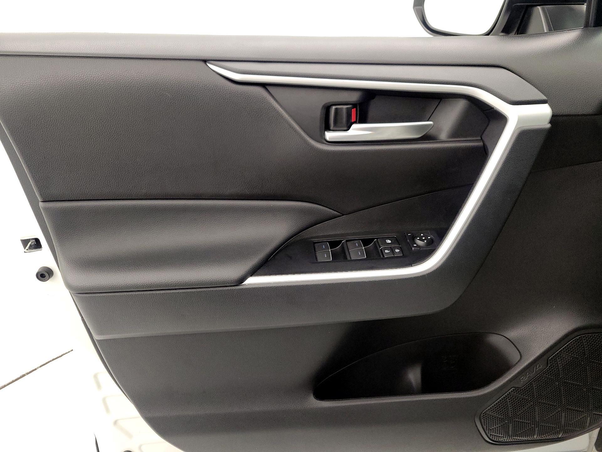 Thumbnail: 2025 Toyota RAV4 - 12