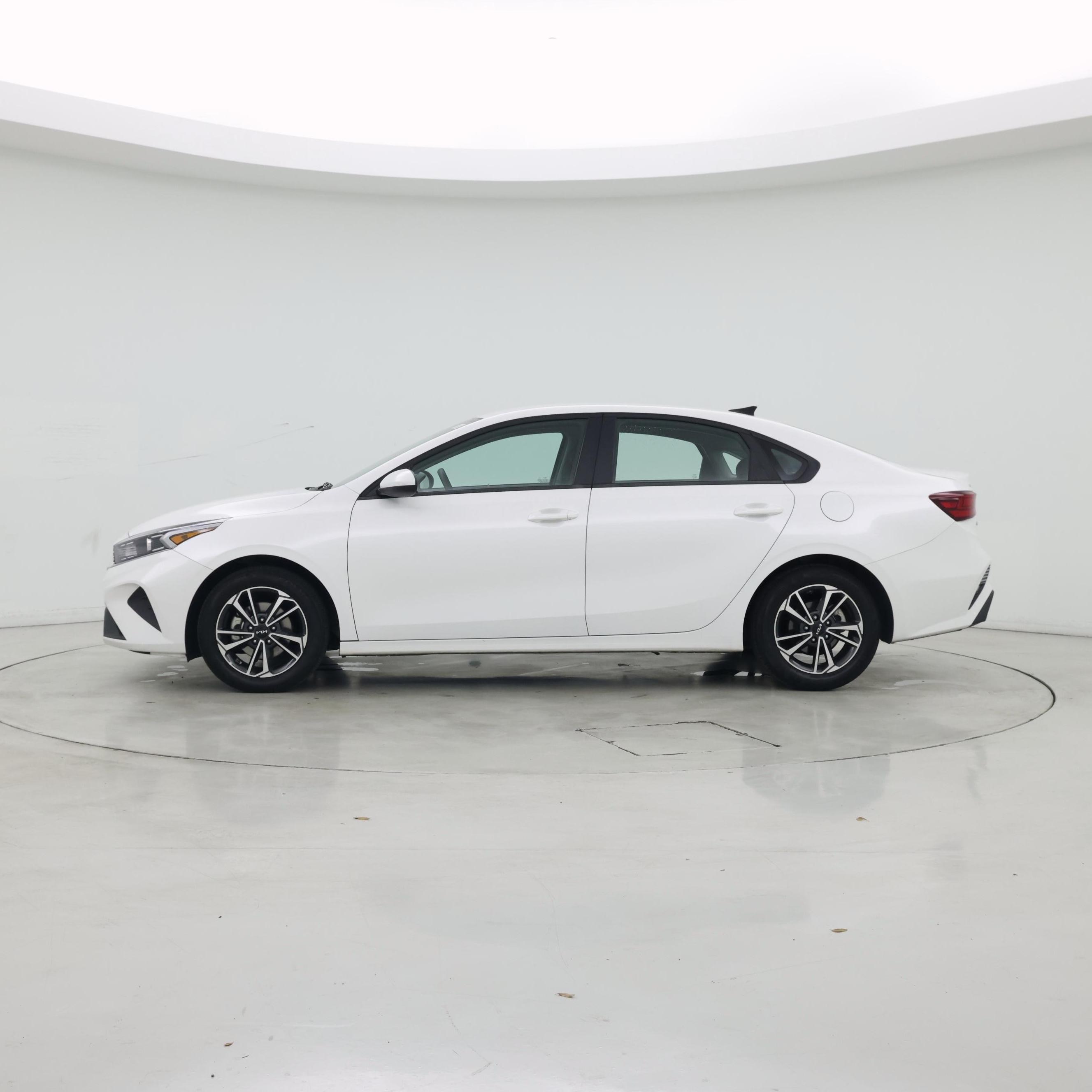 Thumbnail: 2024 Kia Forte - 3