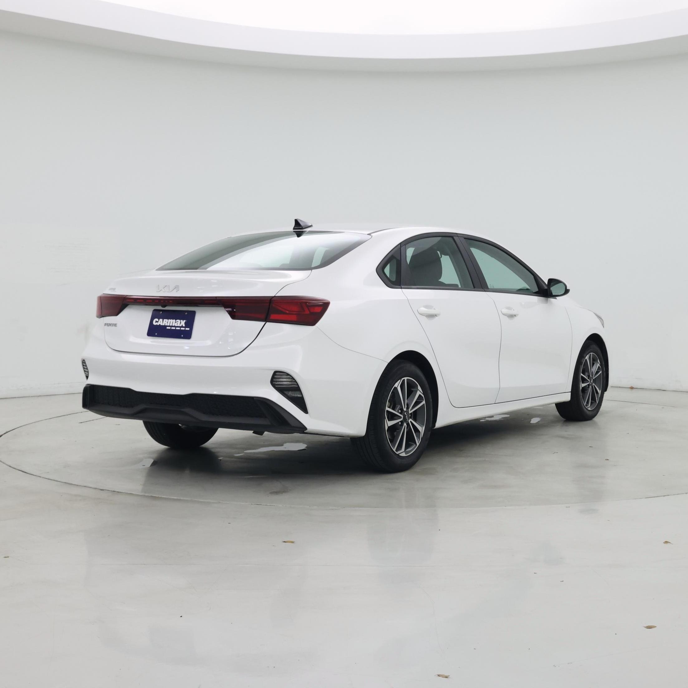 Thumbnail: 2024 Kia Forte - 8