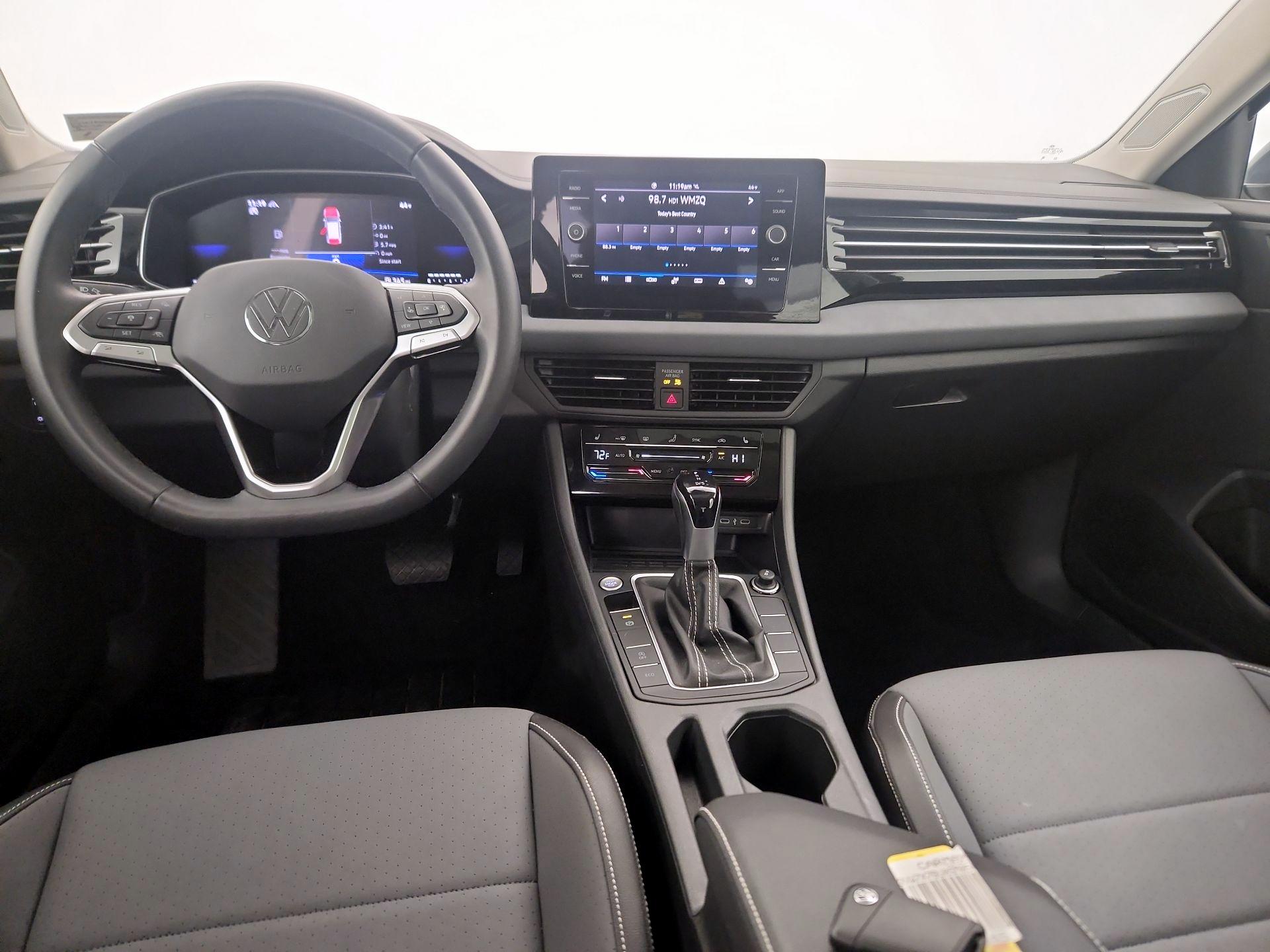 Thumbnail: 2025 Volkswagen Jetta - 9