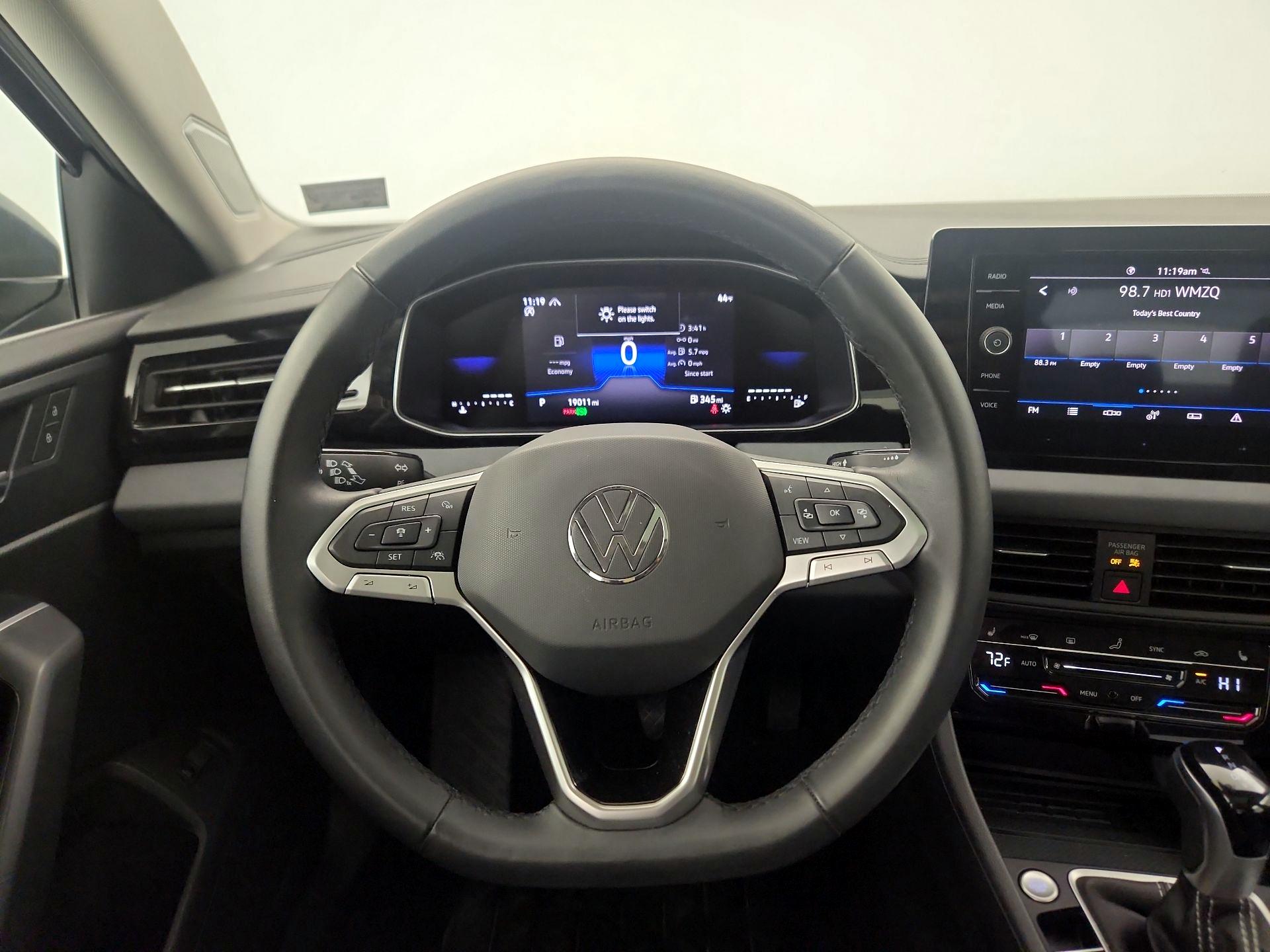 Thumbnail: 2025 Volkswagen Jetta - 10