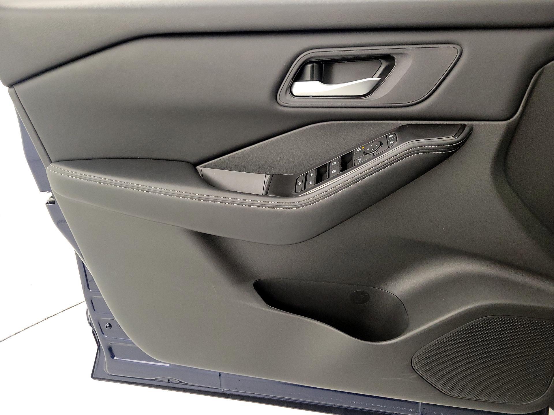 Thumbnail: 2025 Nissan Rogue - 12