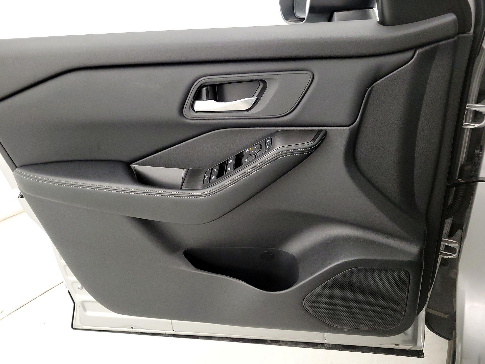 Thumbnail: 2025 Nissan Rogue - 12