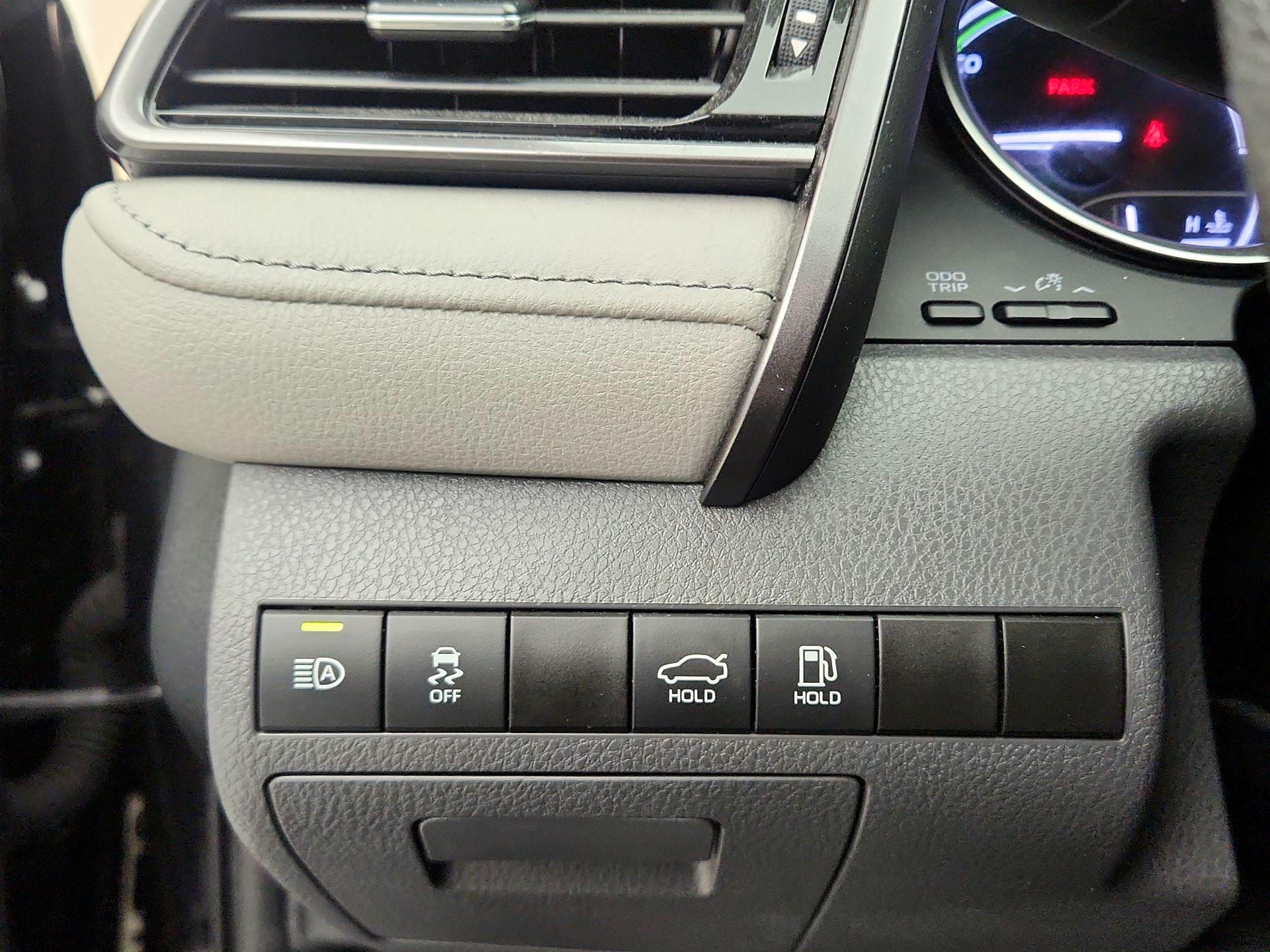 Thumbnail: 2021 Toyota Camry - 13