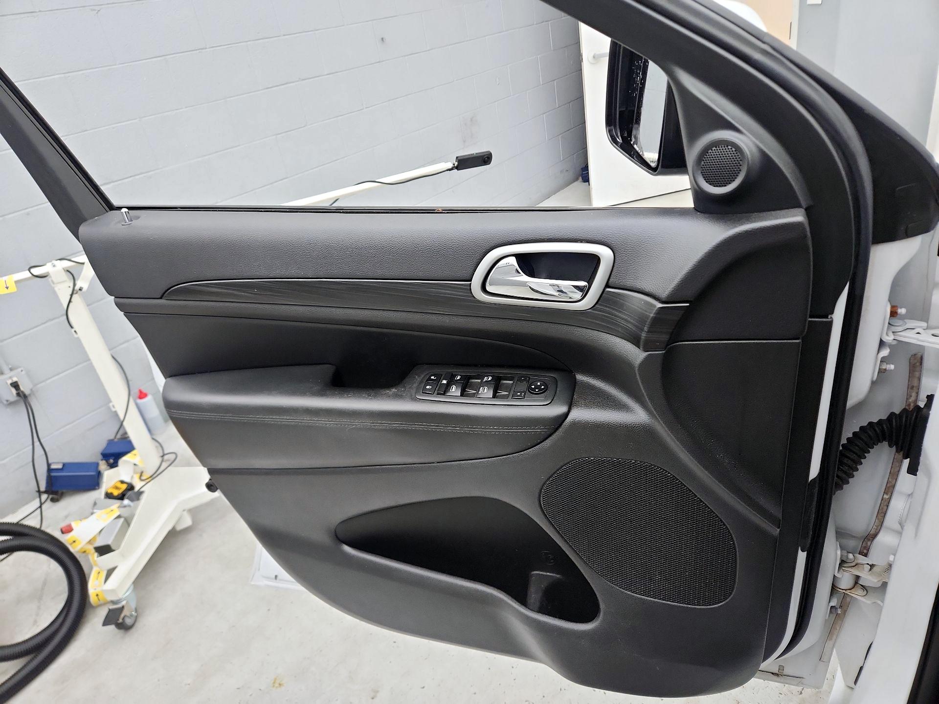 Thumbnail: 2020 Jeep Grand Cherokee - 12