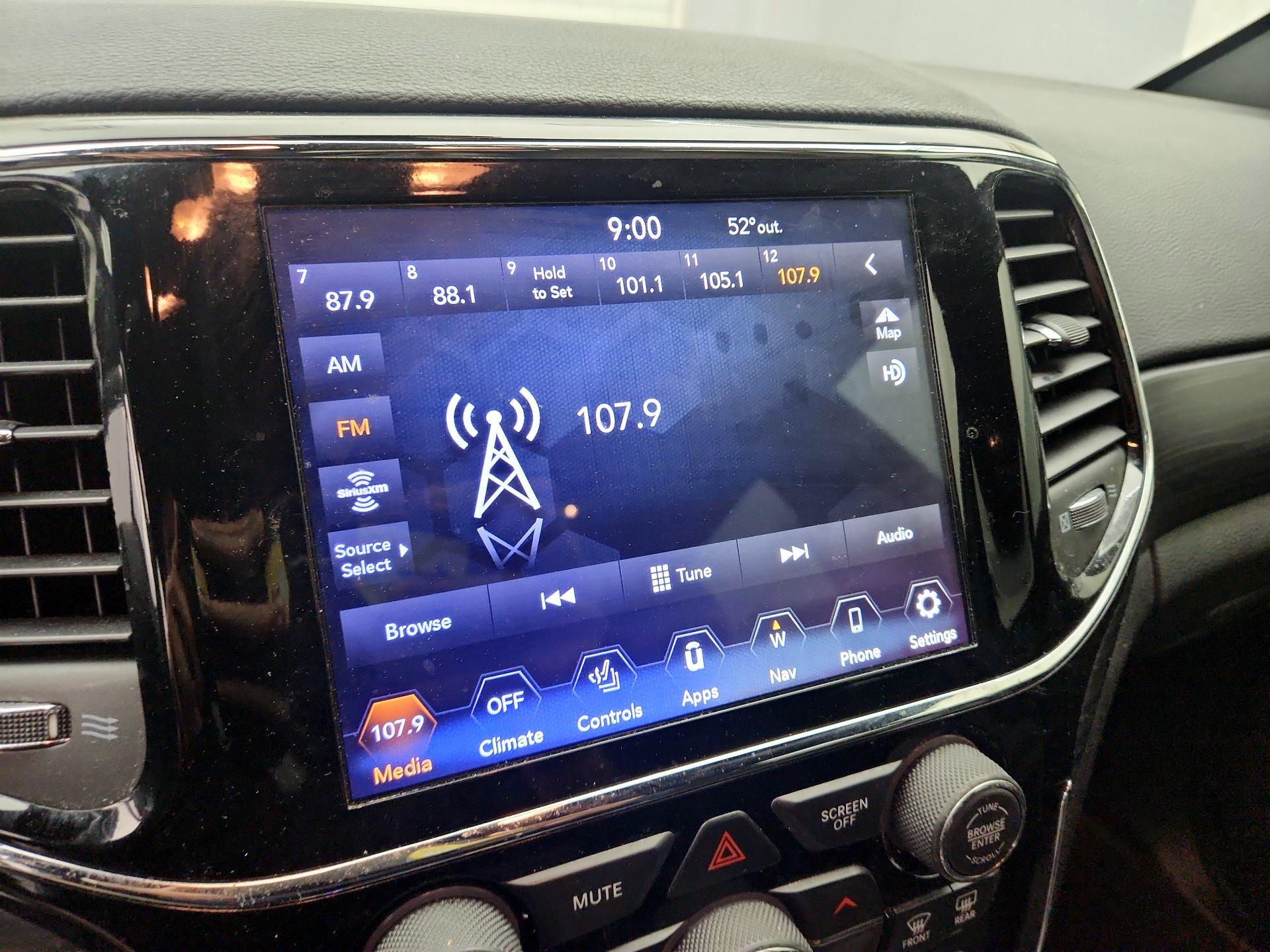 Thumbnail: 2020 Jeep Grand Cherokee - 16