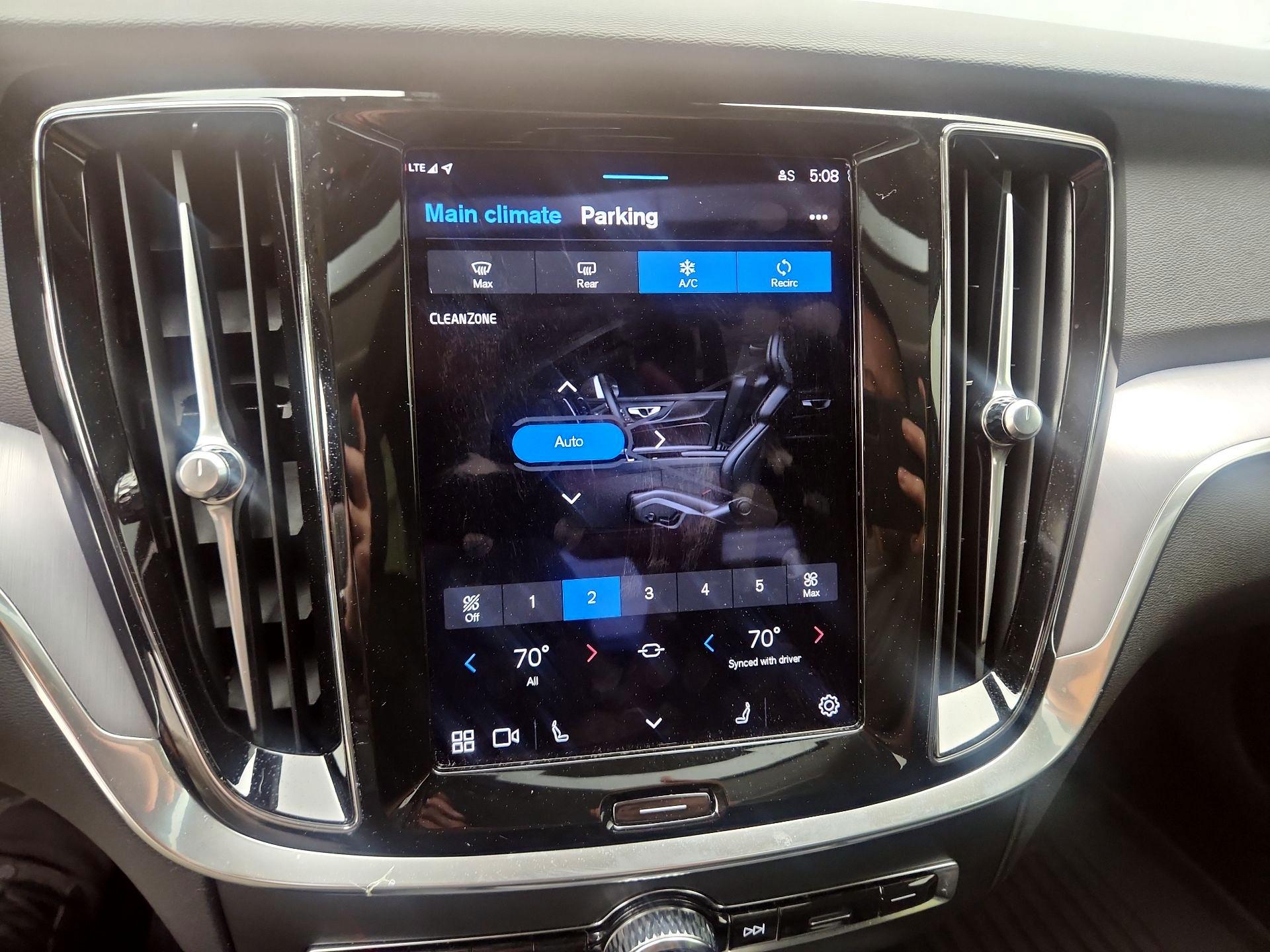 Thumbnail: 2024 Volvo S60 - 17