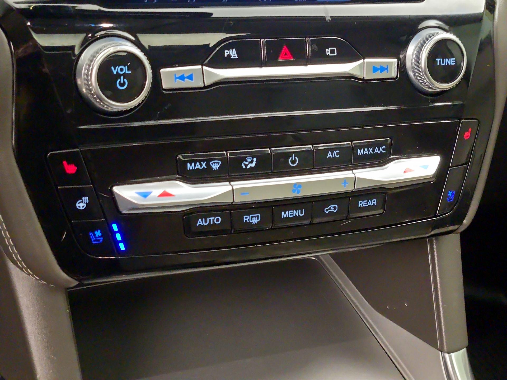 Thumbnail: 2022 Ford Explorer - 16