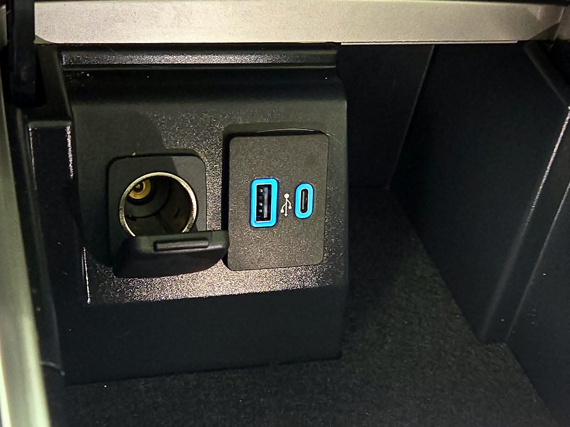 Thumbnail: 2022 Ford Explorer - 18