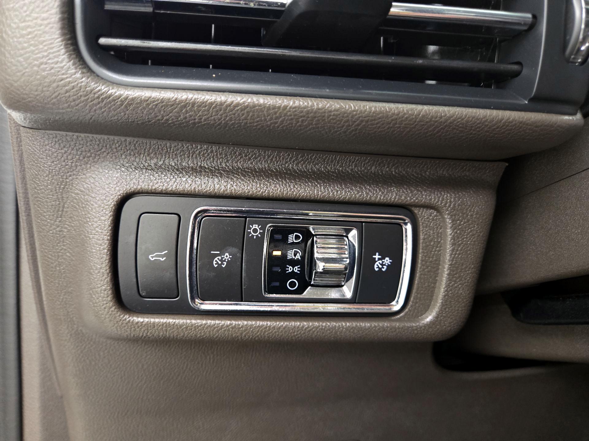 Thumbnail: 2022 Lincoln Corsair - 13