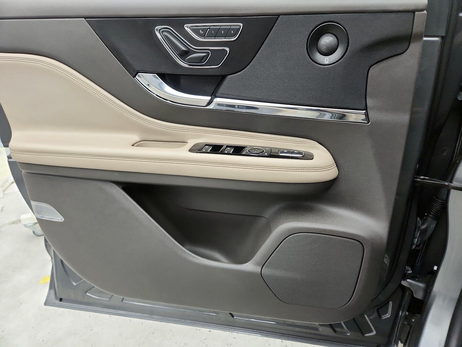 Thumbnail: 2022 Lincoln Corsair - 12