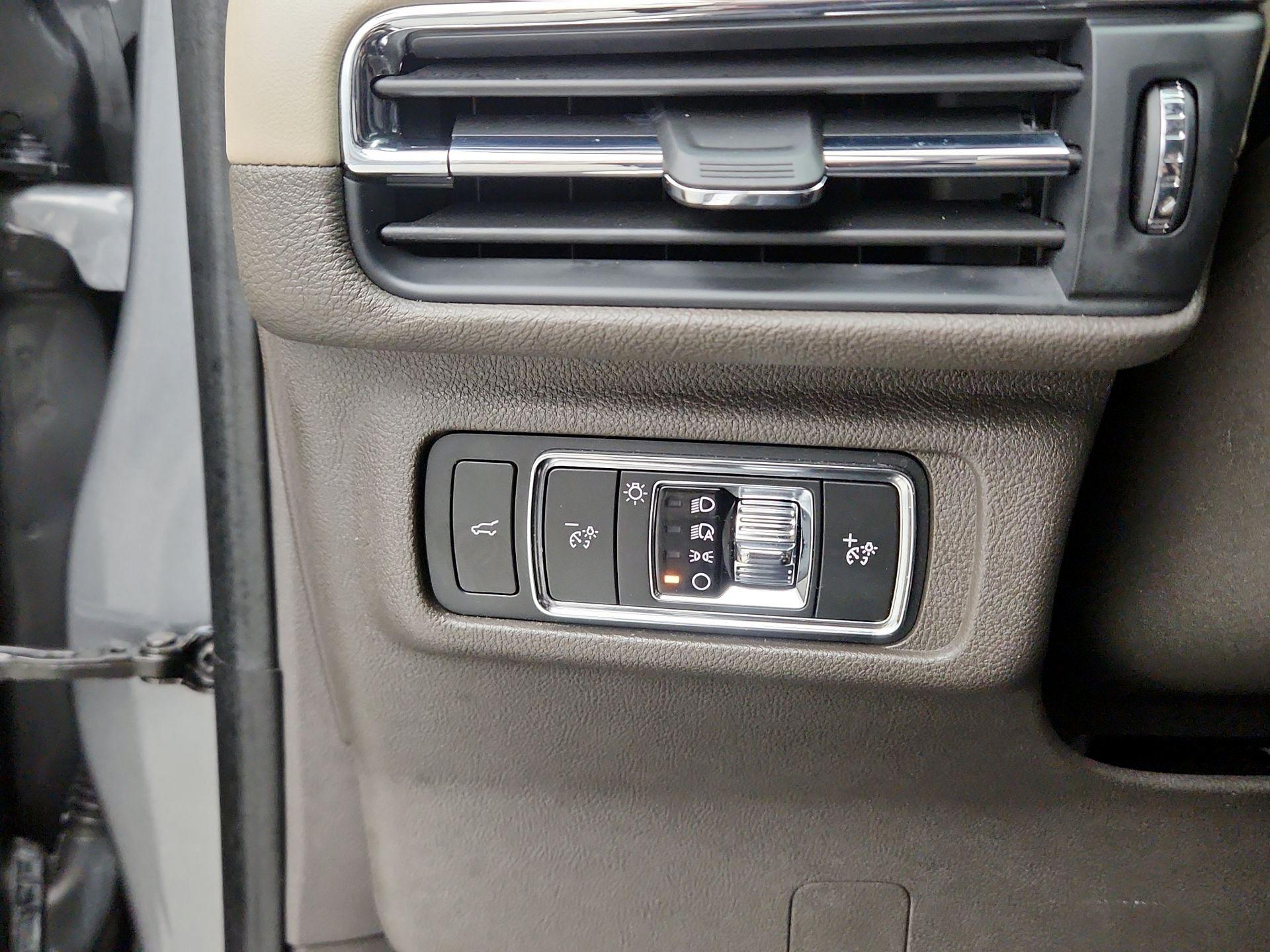 Thumbnail: 2022 Lincoln Corsair - 13