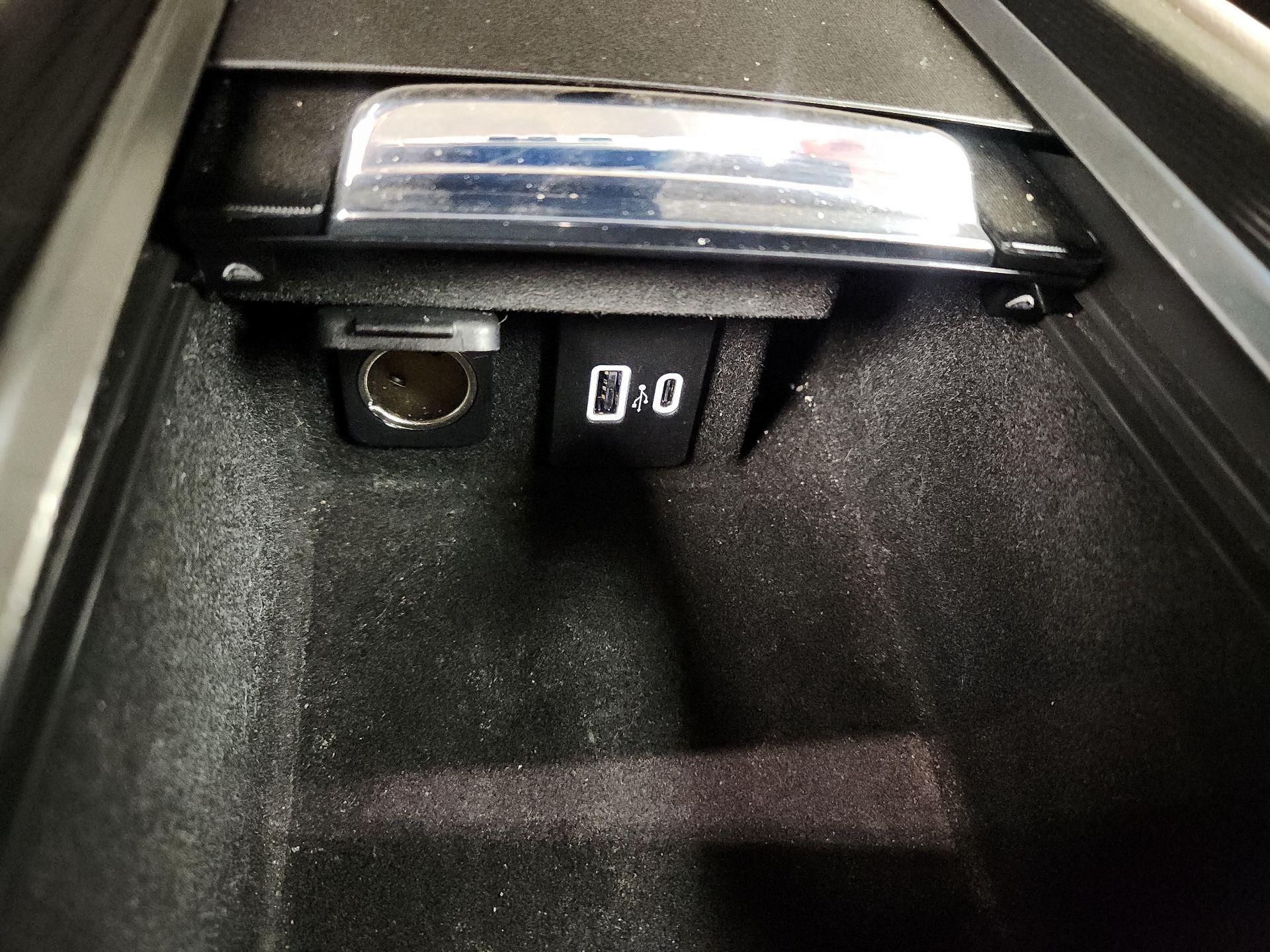 Thumbnail: 2022 Lincoln Corsair - 19