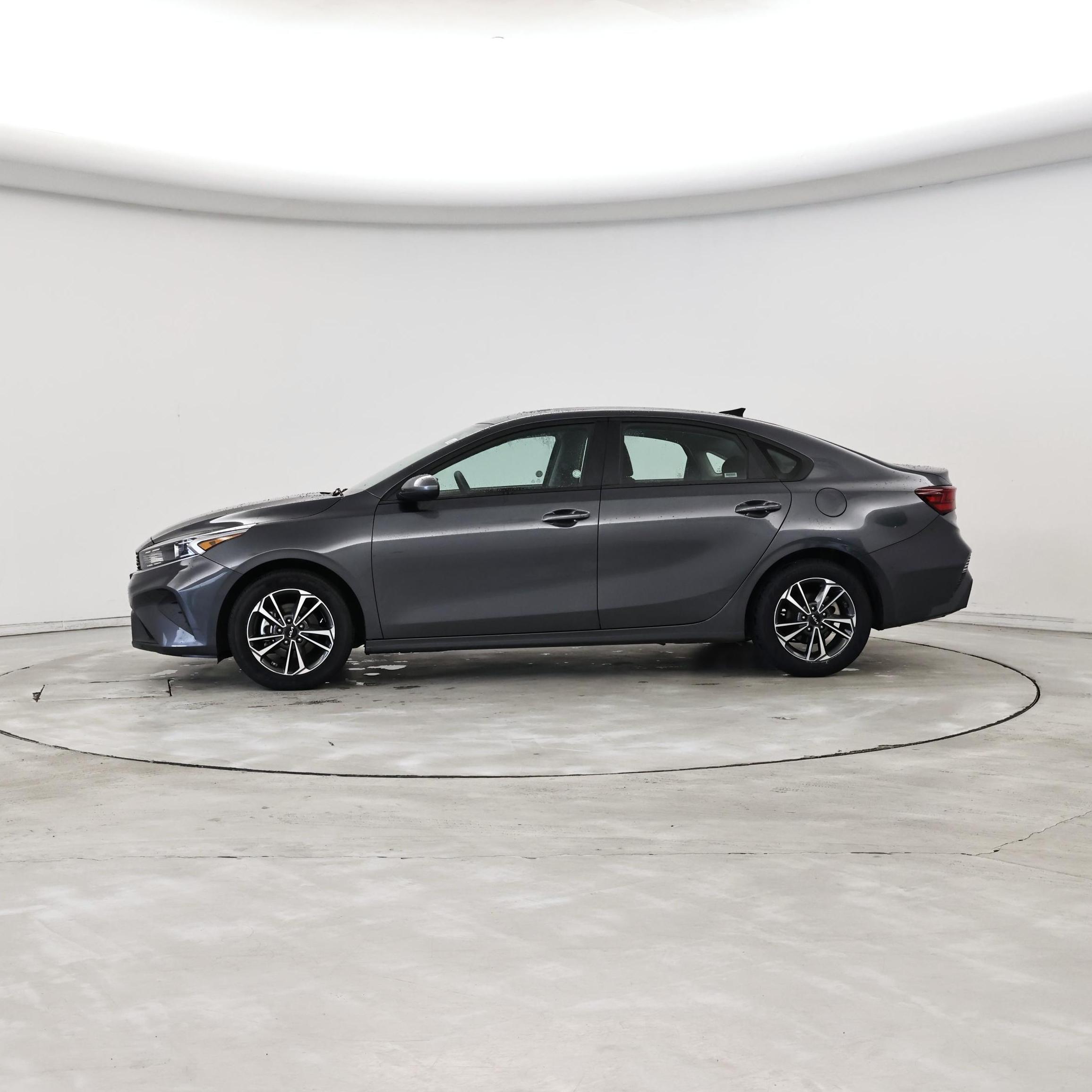 Thumbnail: 2024 Kia Forte - 3