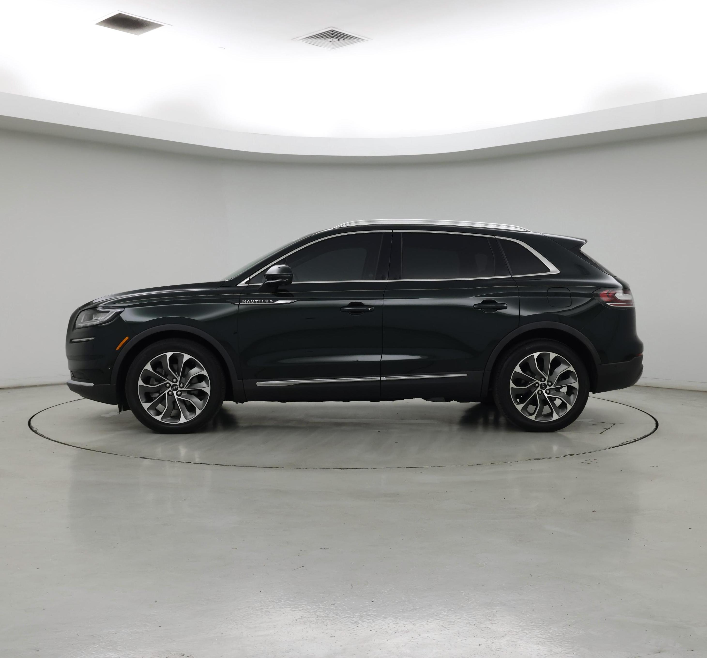 Thumbnail: 2021 Lincoln Nautilus - 3