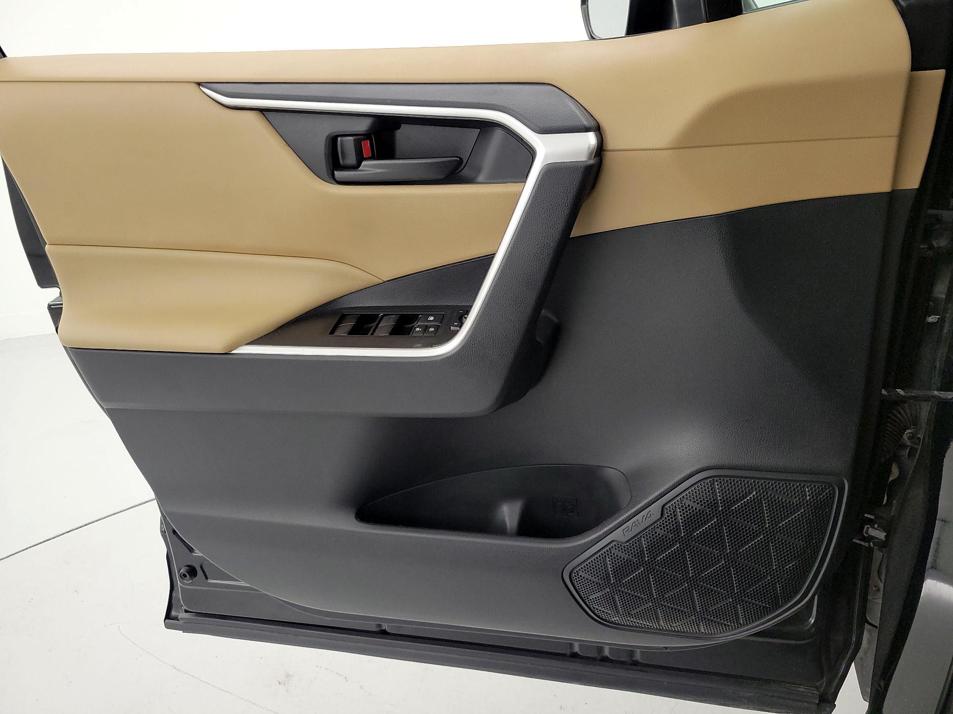 Thumbnail: 2021 Toyota RAV4 - 12