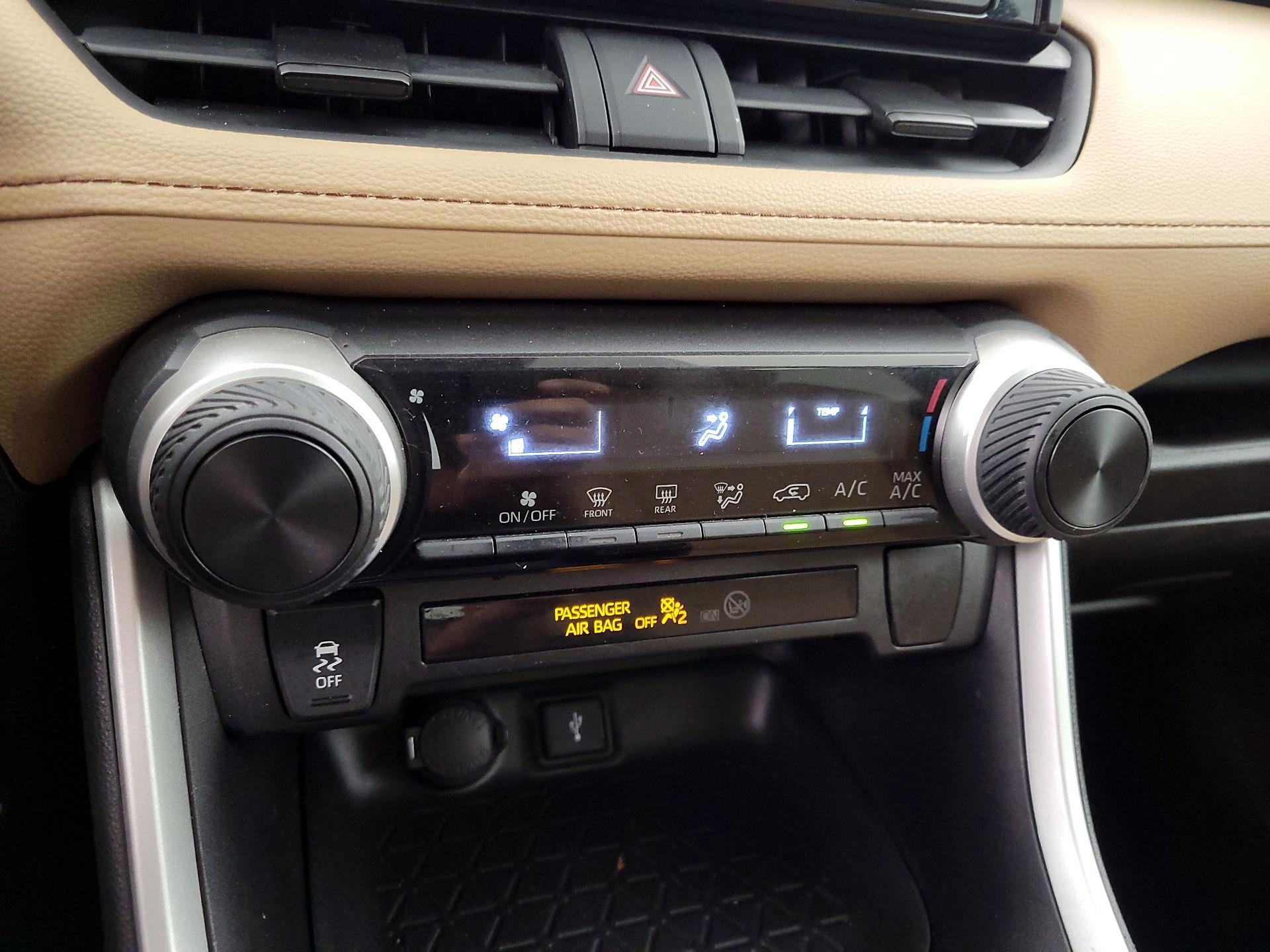 Thumbnail: 2021 Toyota RAV4 - 16