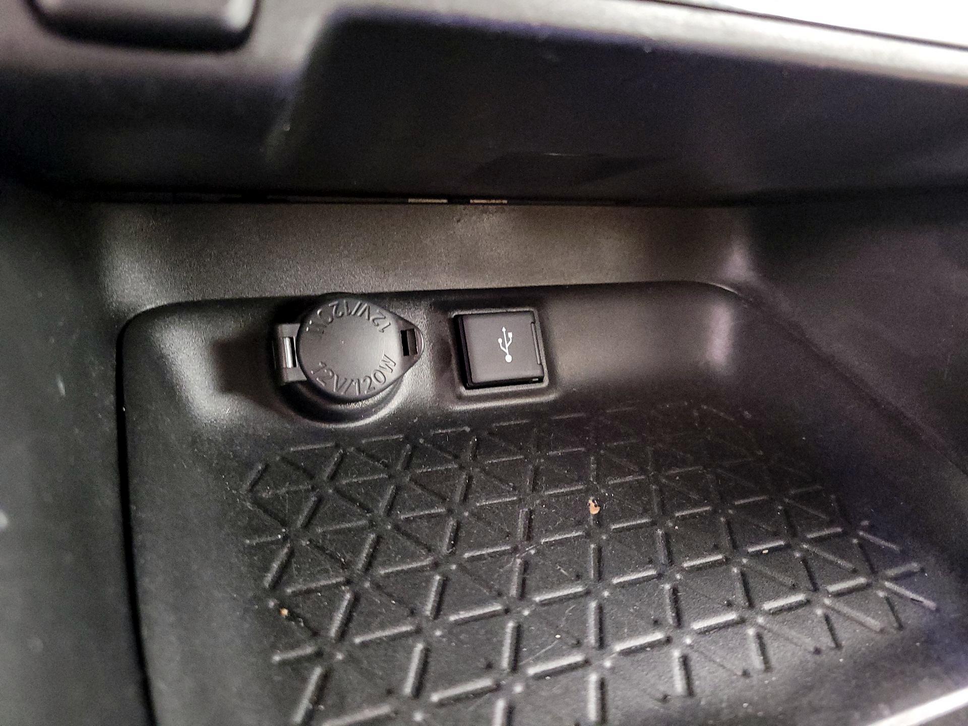 Thumbnail: 2021 Toyota RAV4 - 18