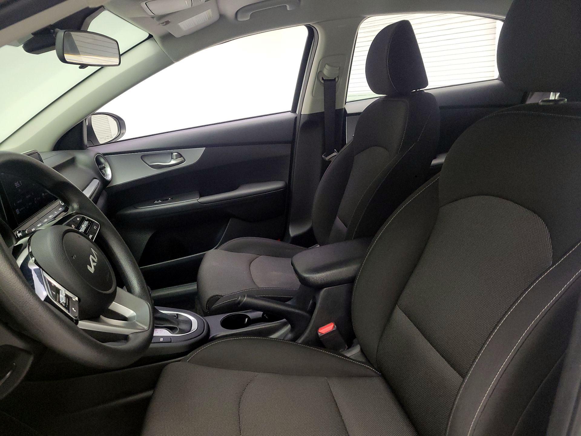 Thumbnail: 2024 Kia Forte - 9