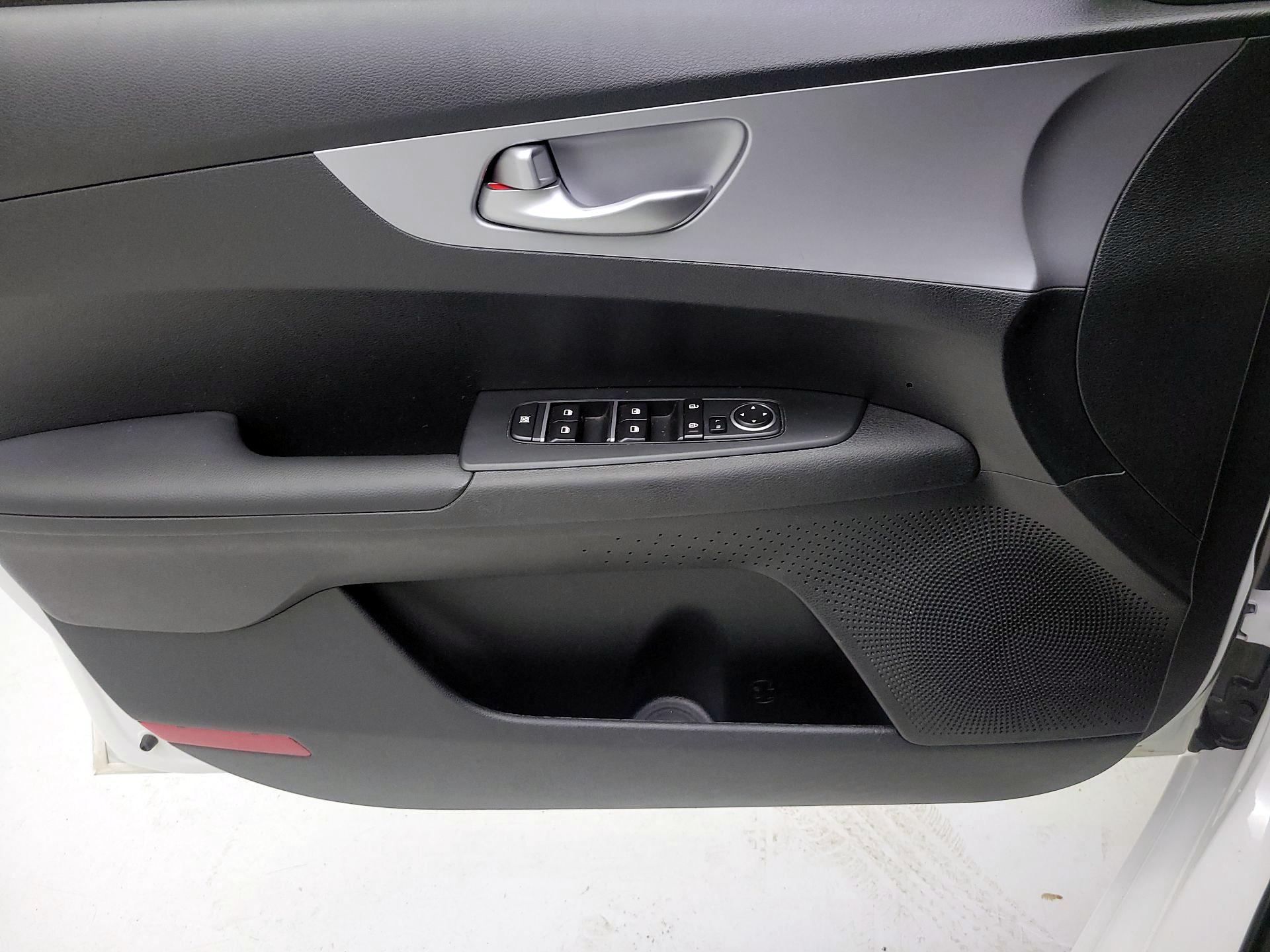 Thumbnail: 2024 Kia Forte - 10