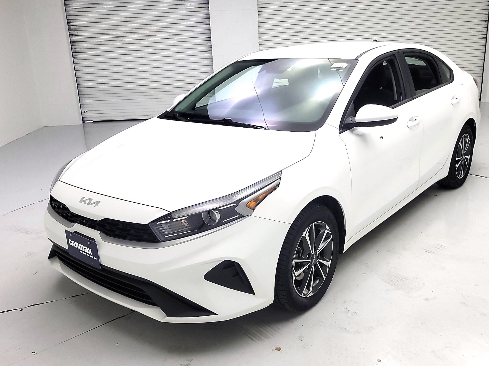 Thumbnail: 2024 Kia Forte - 3