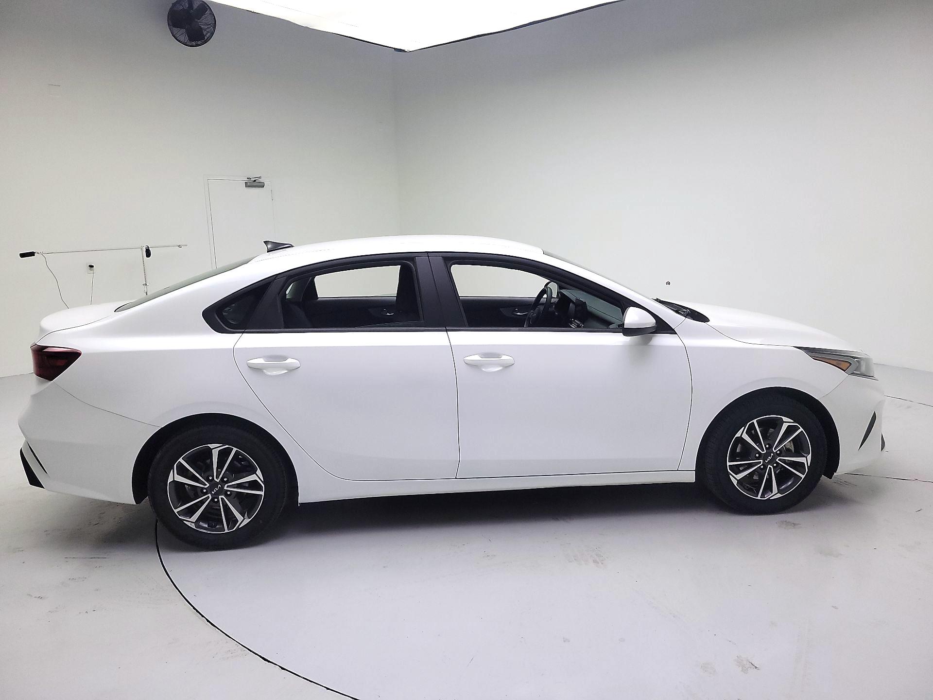 Thumbnail: 2024 Kia Forte - 4