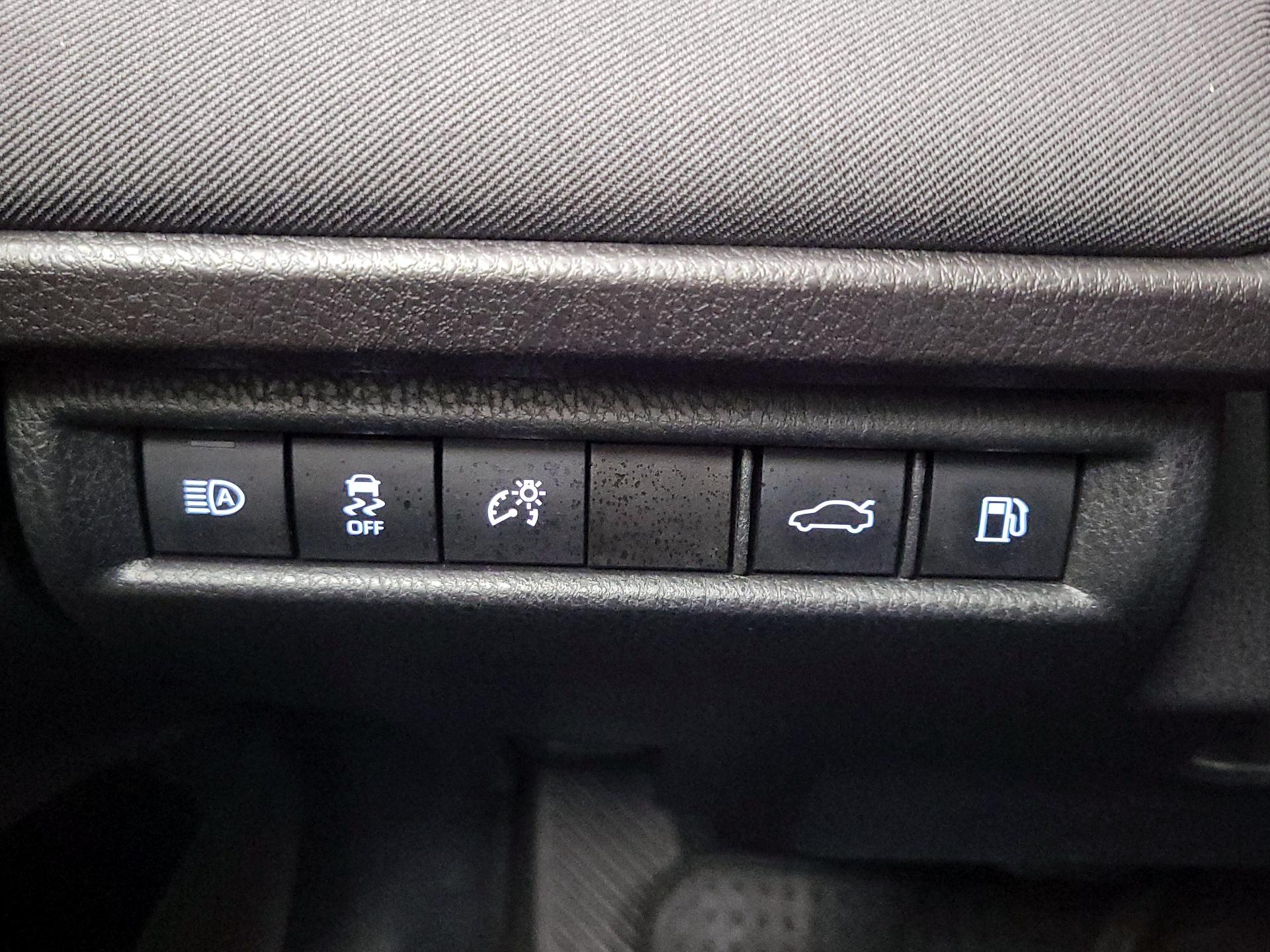 Thumbnail: 2025 Toyota Camry - 13