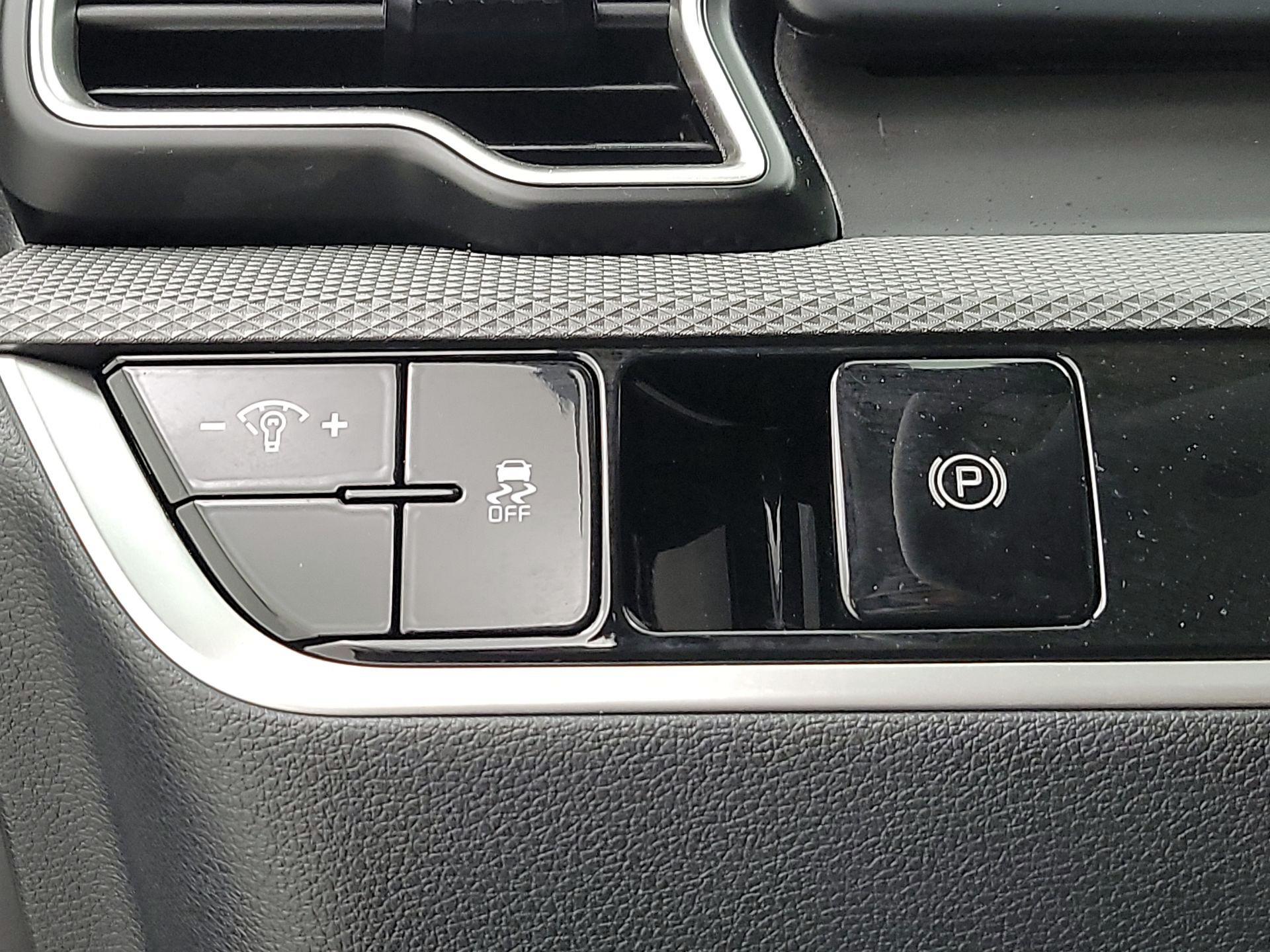 Thumbnail: 2025 Kia Sportage - 13