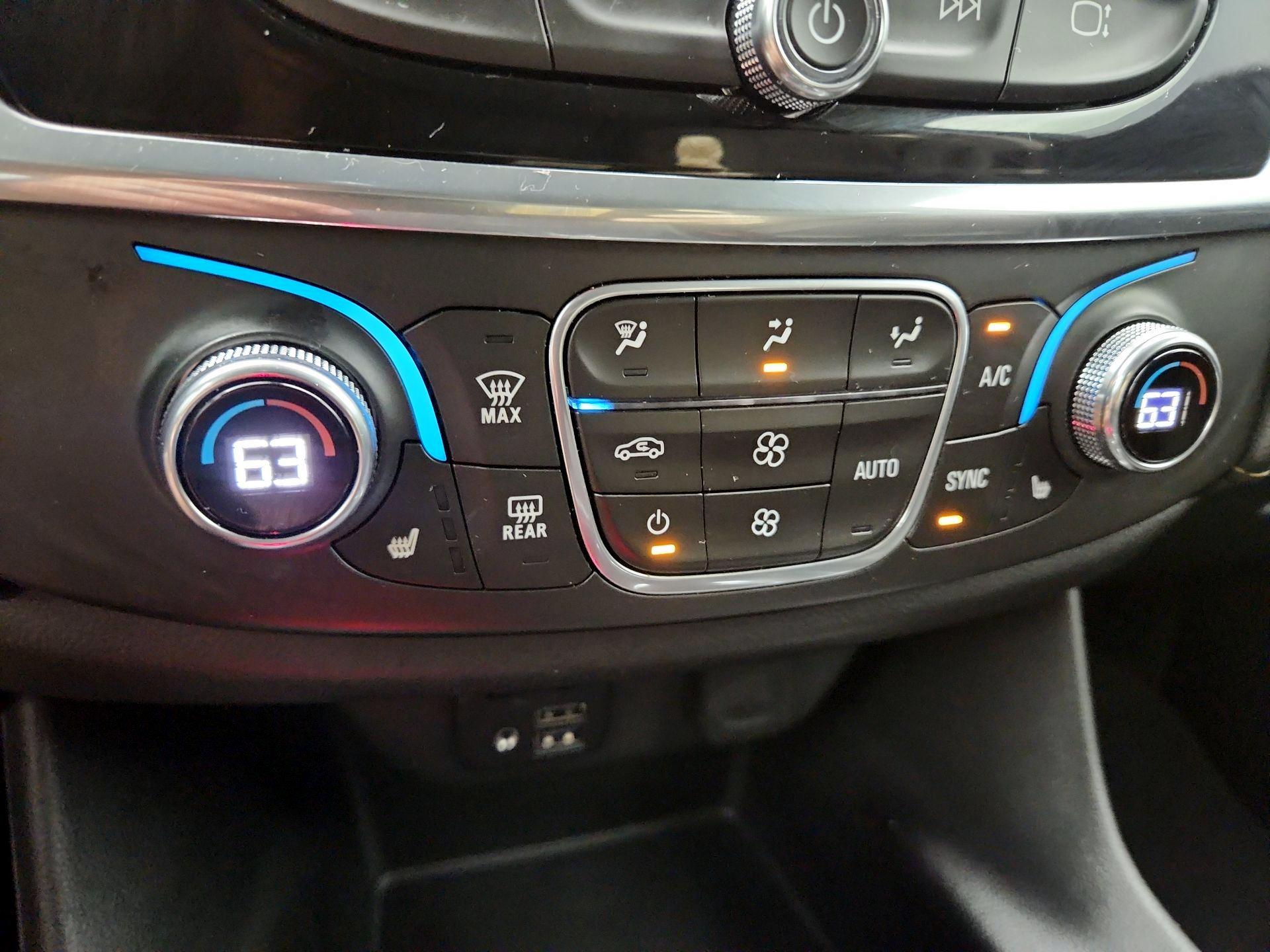 Thumbnail: 2021 Chevrolet Traverse - 17