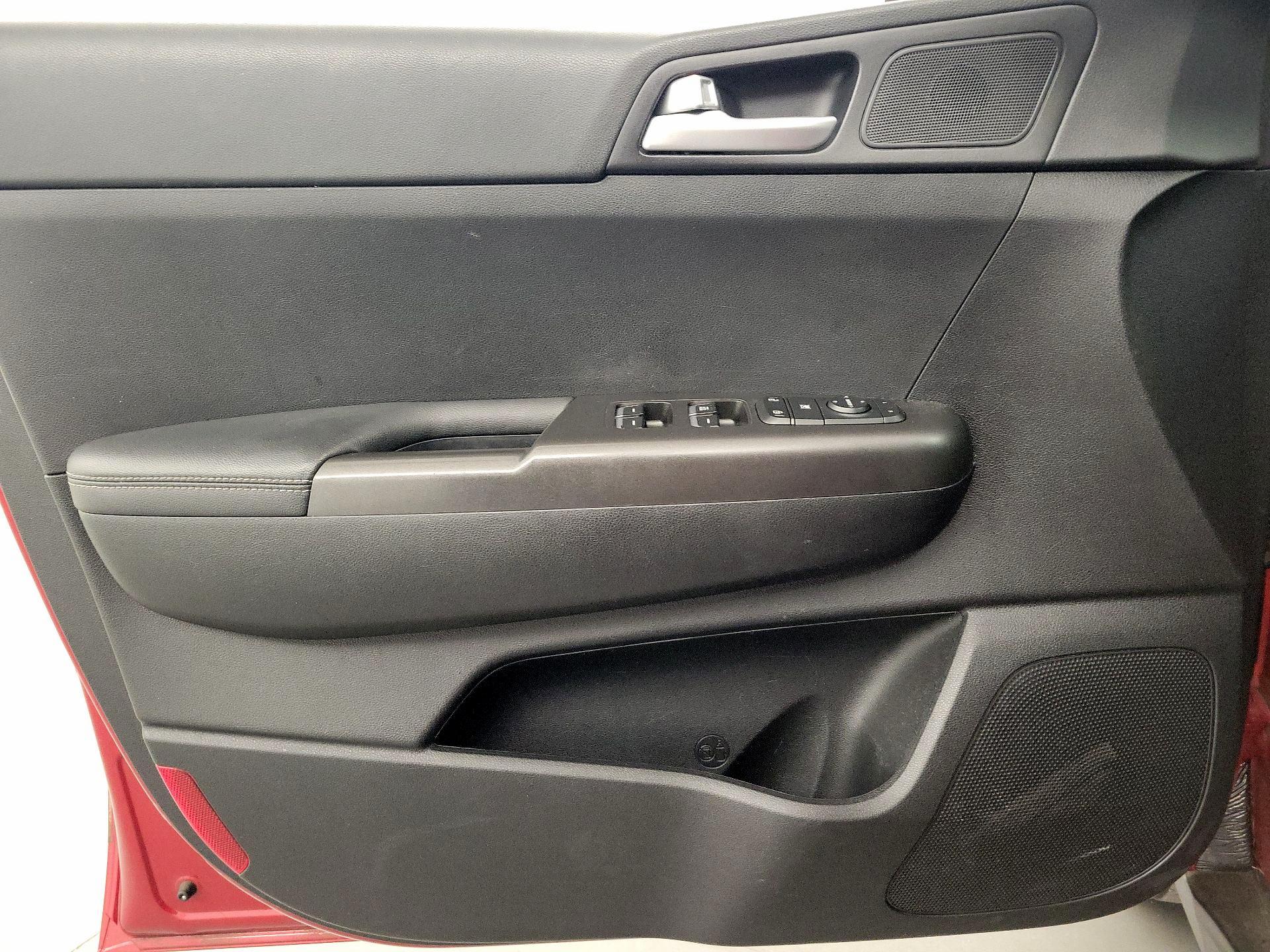 Thumbnail: 2020 Kia Sportage - 12