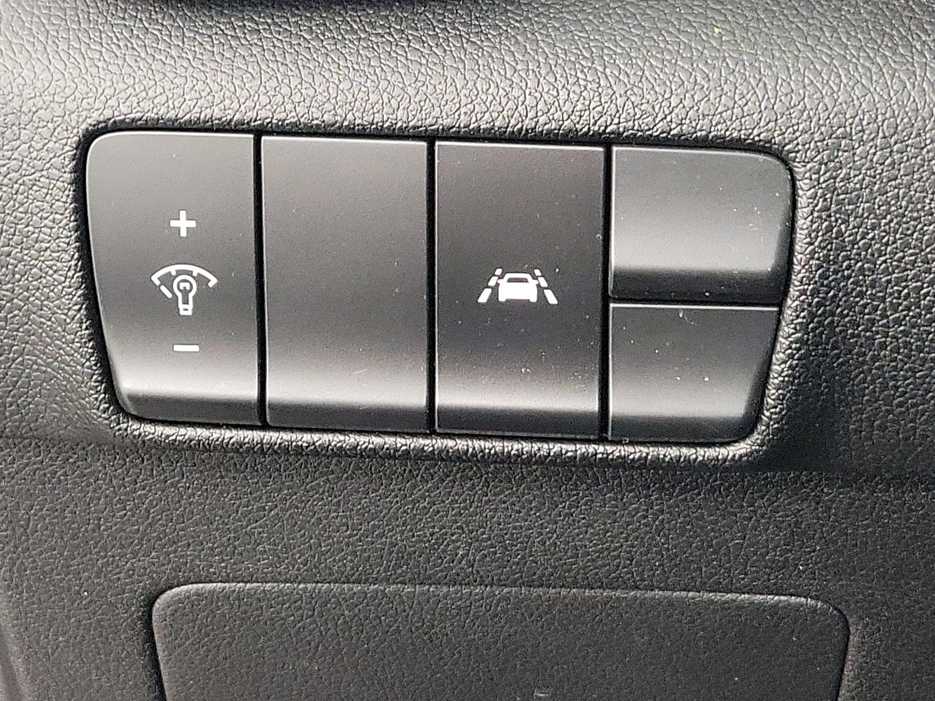 Thumbnail: 2020 Kia Sportage - 13