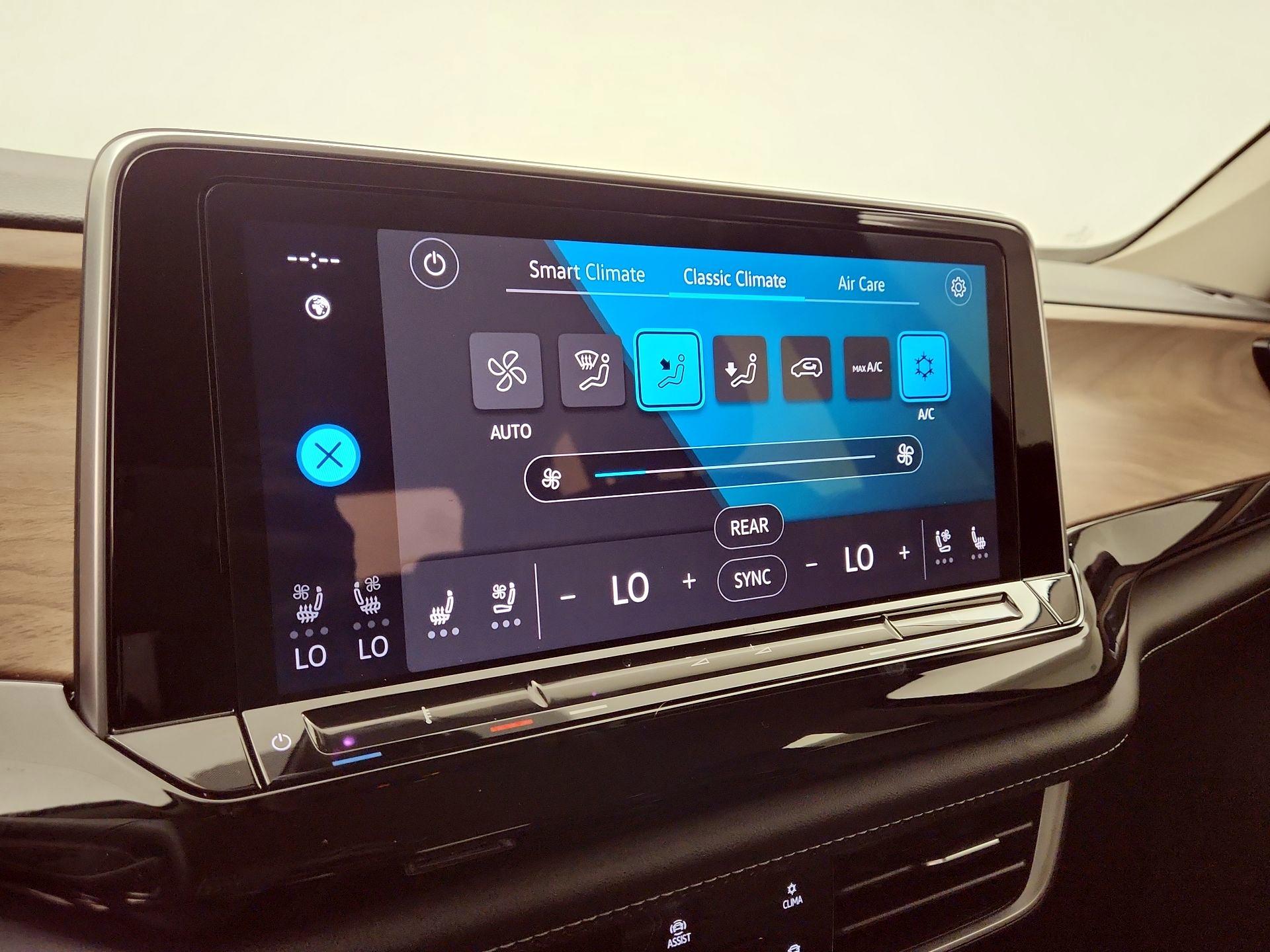 Thumbnail: 2024 Volkswagen Atlas - 16