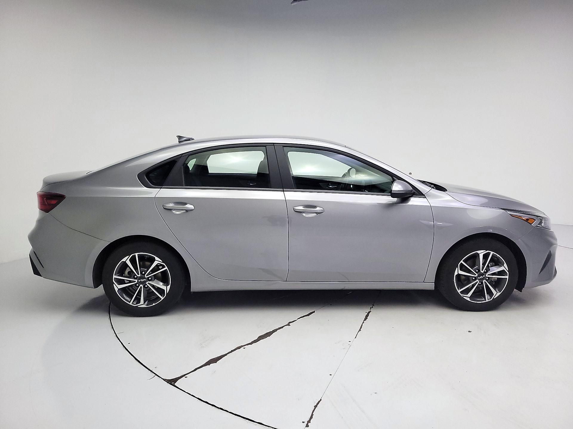 Thumbnail: 2024 Kia Forte - 4