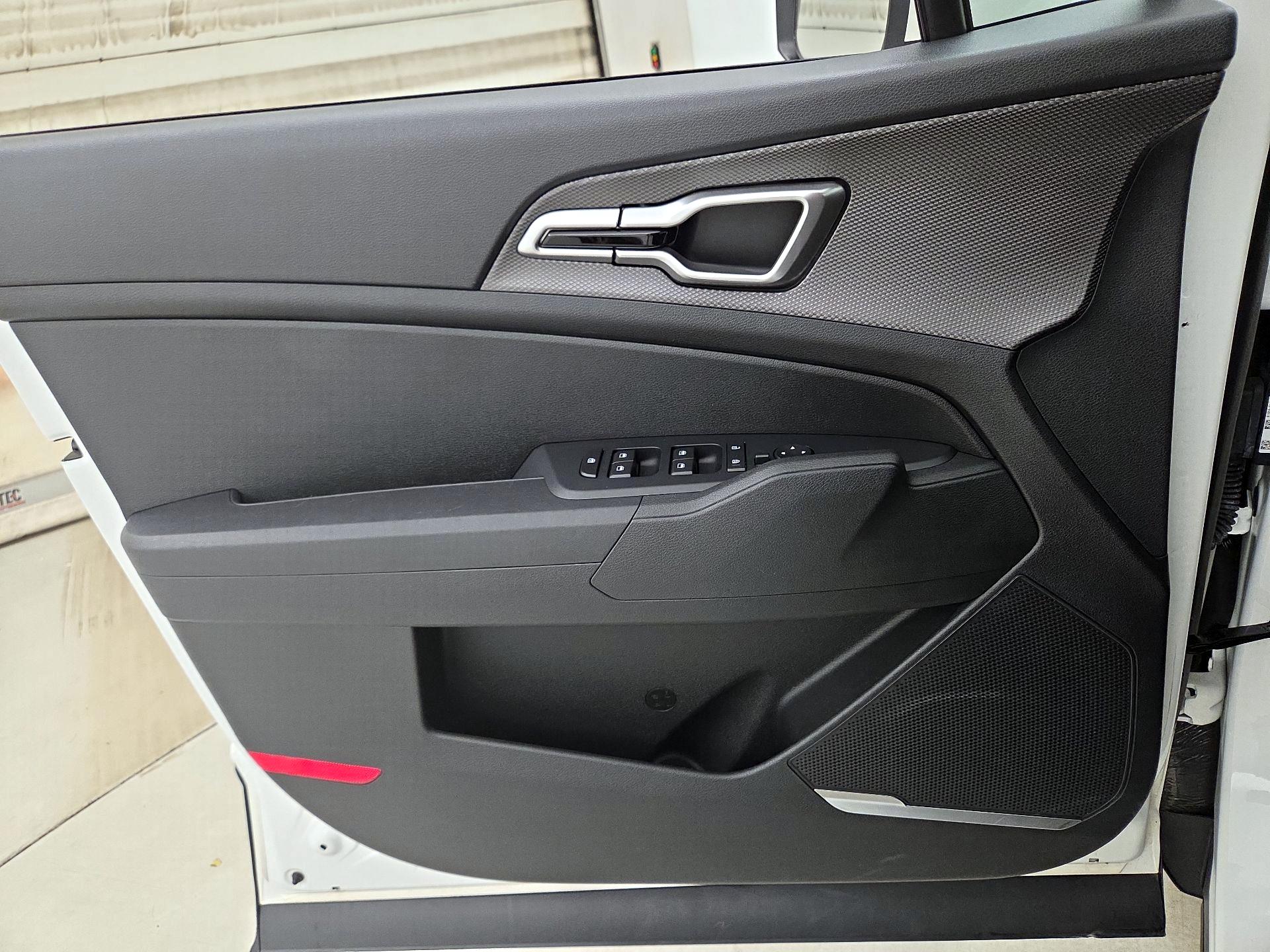 Thumbnail: 2025 Kia Sportage - 12