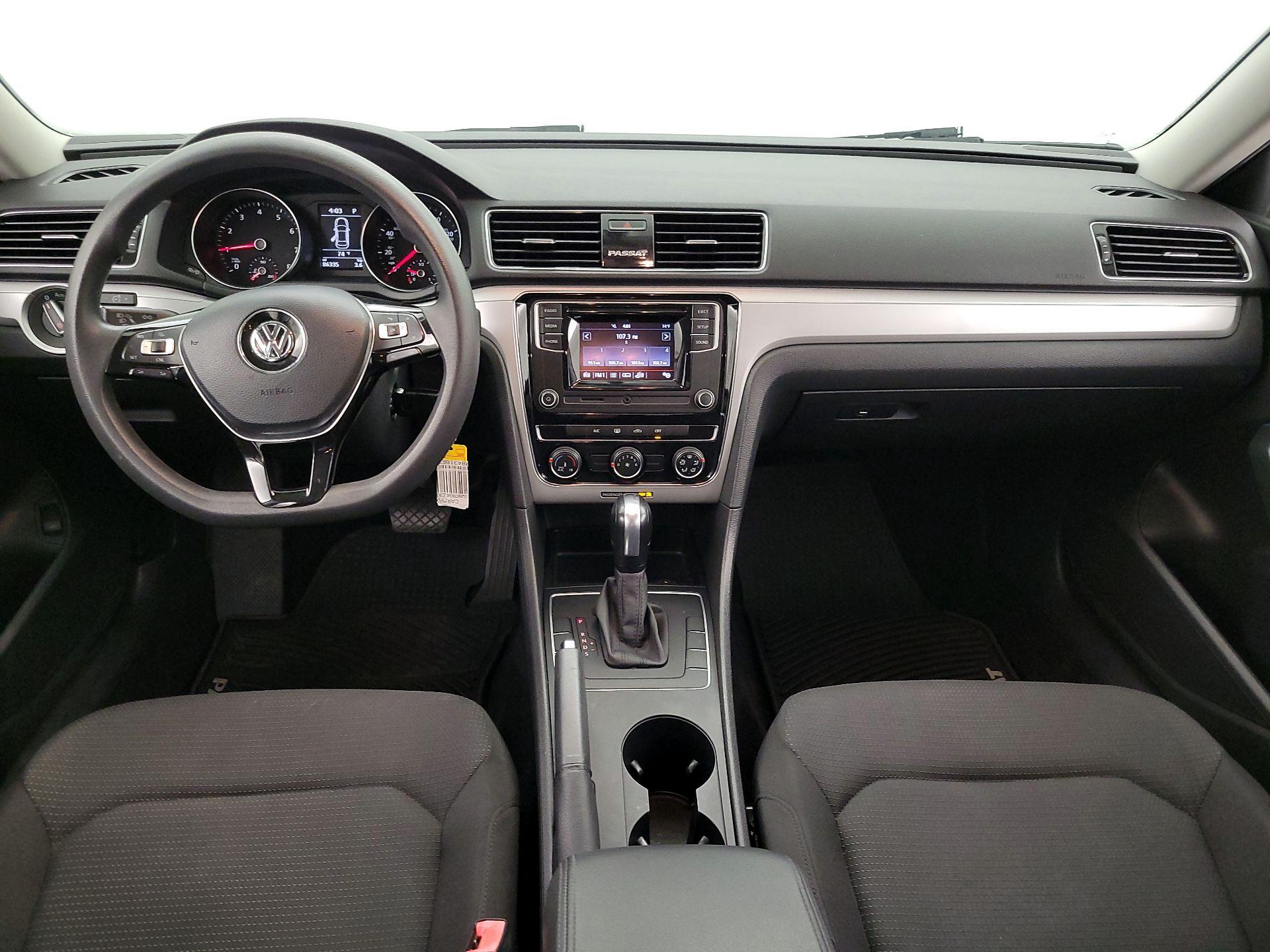 Thumbnail: 2018 Volkswagen Passat - 9