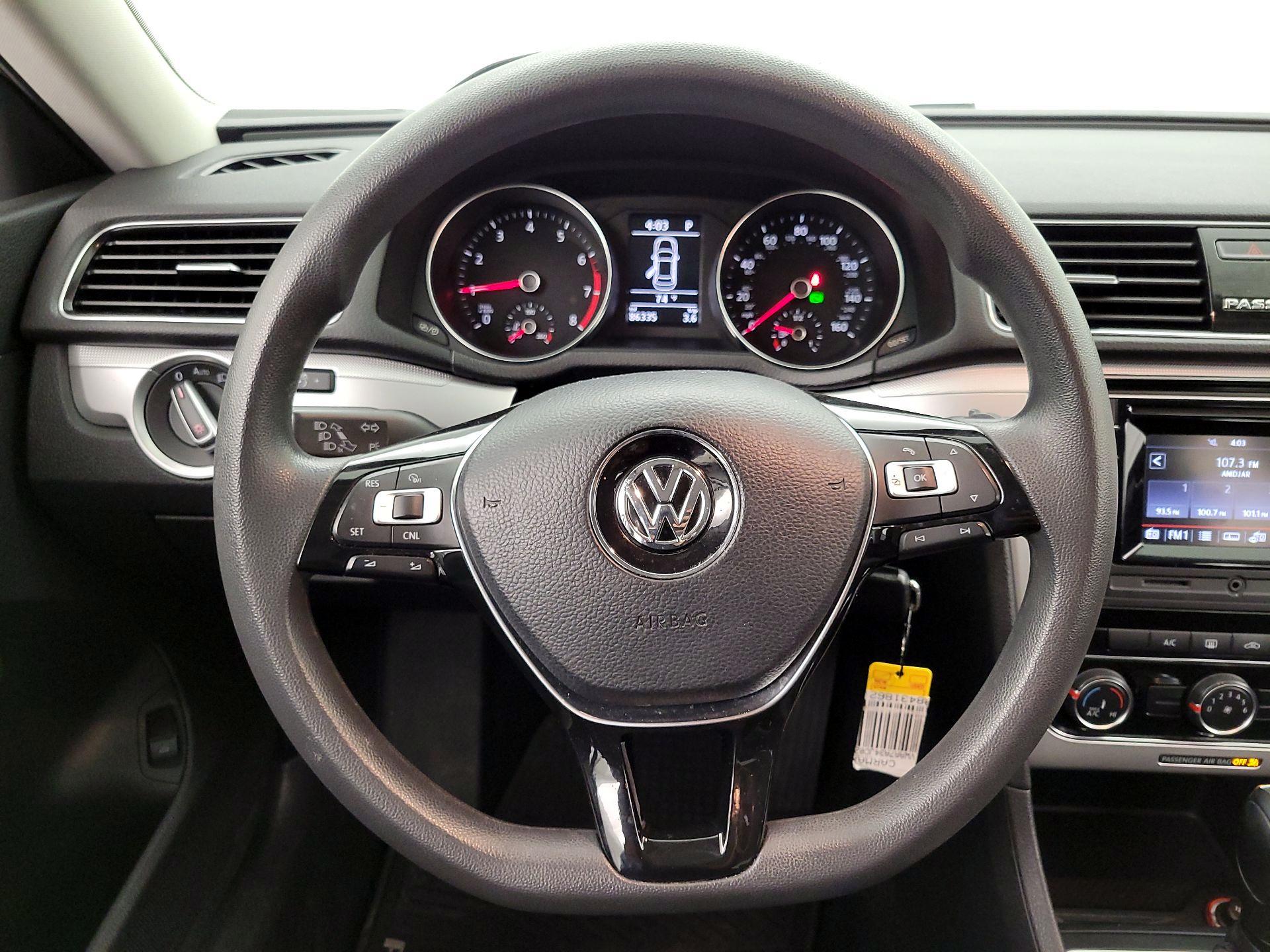 Thumbnail: 2018 Volkswagen Passat - 10