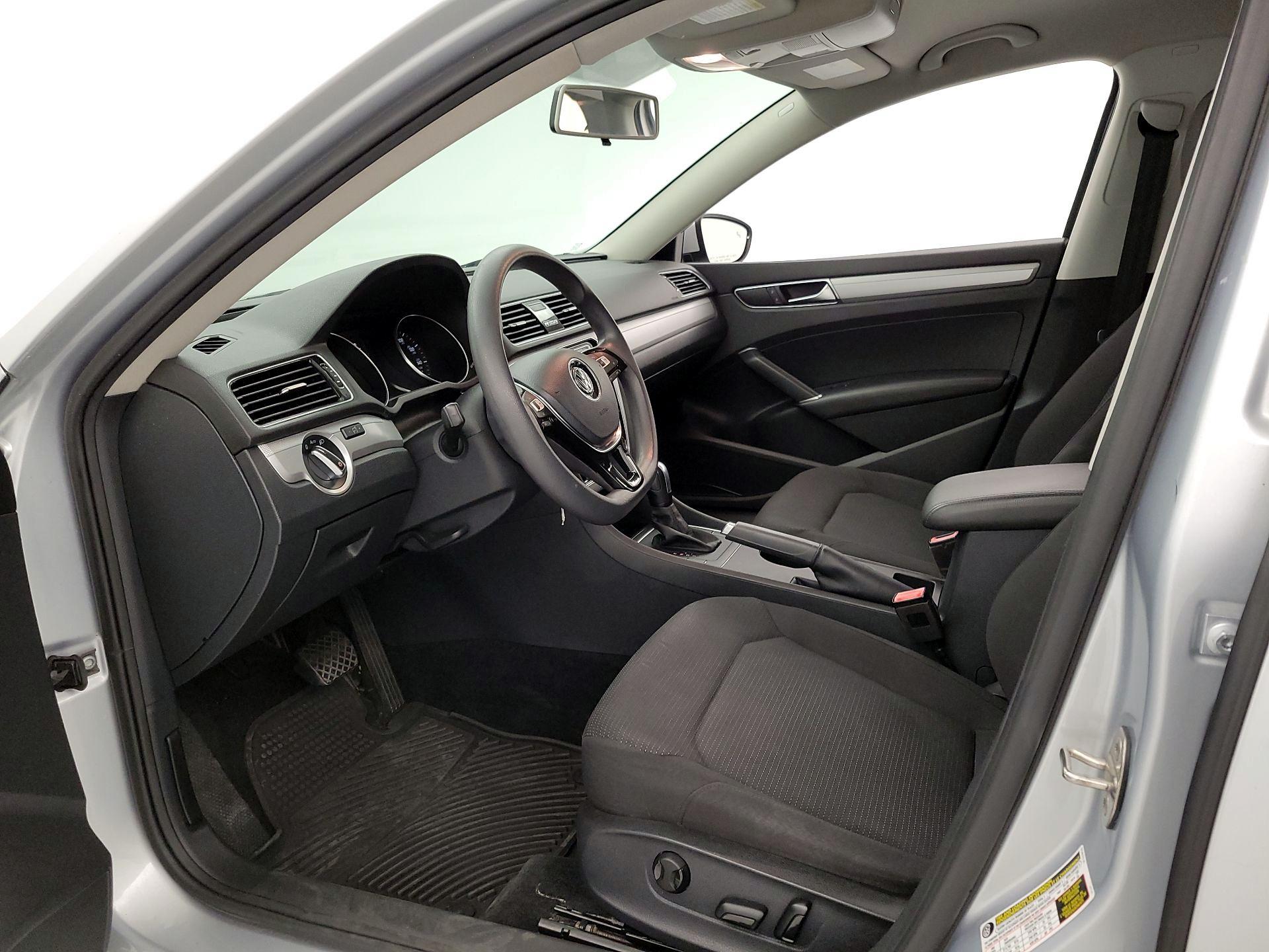 Thumbnail: 2018 Volkswagen Passat - 11