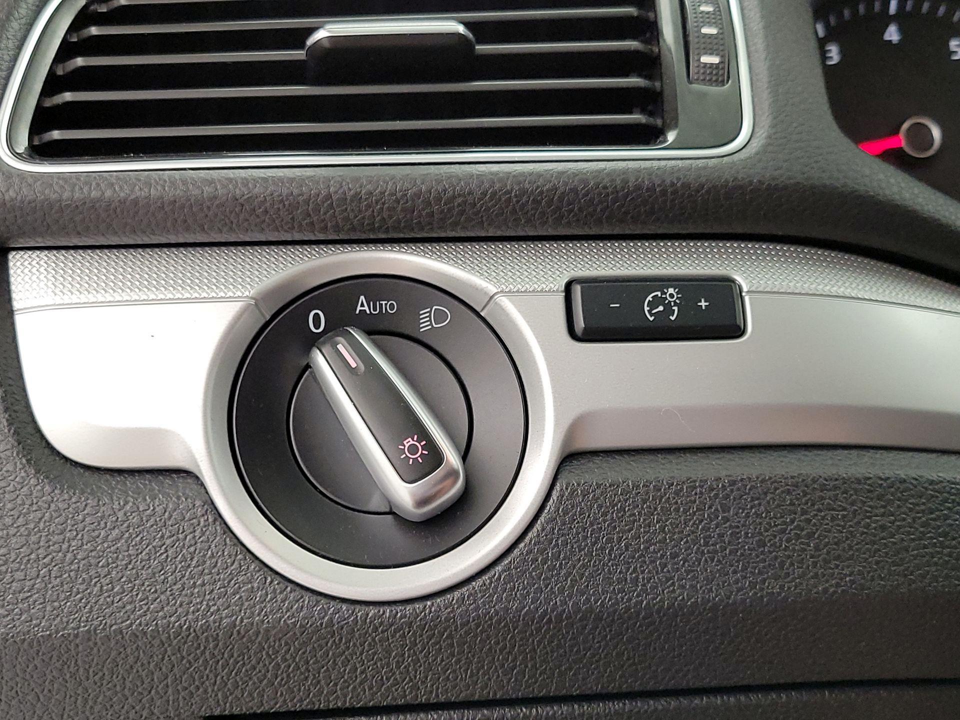 Thumbnail: 2018 Volkswagen Passat - 13